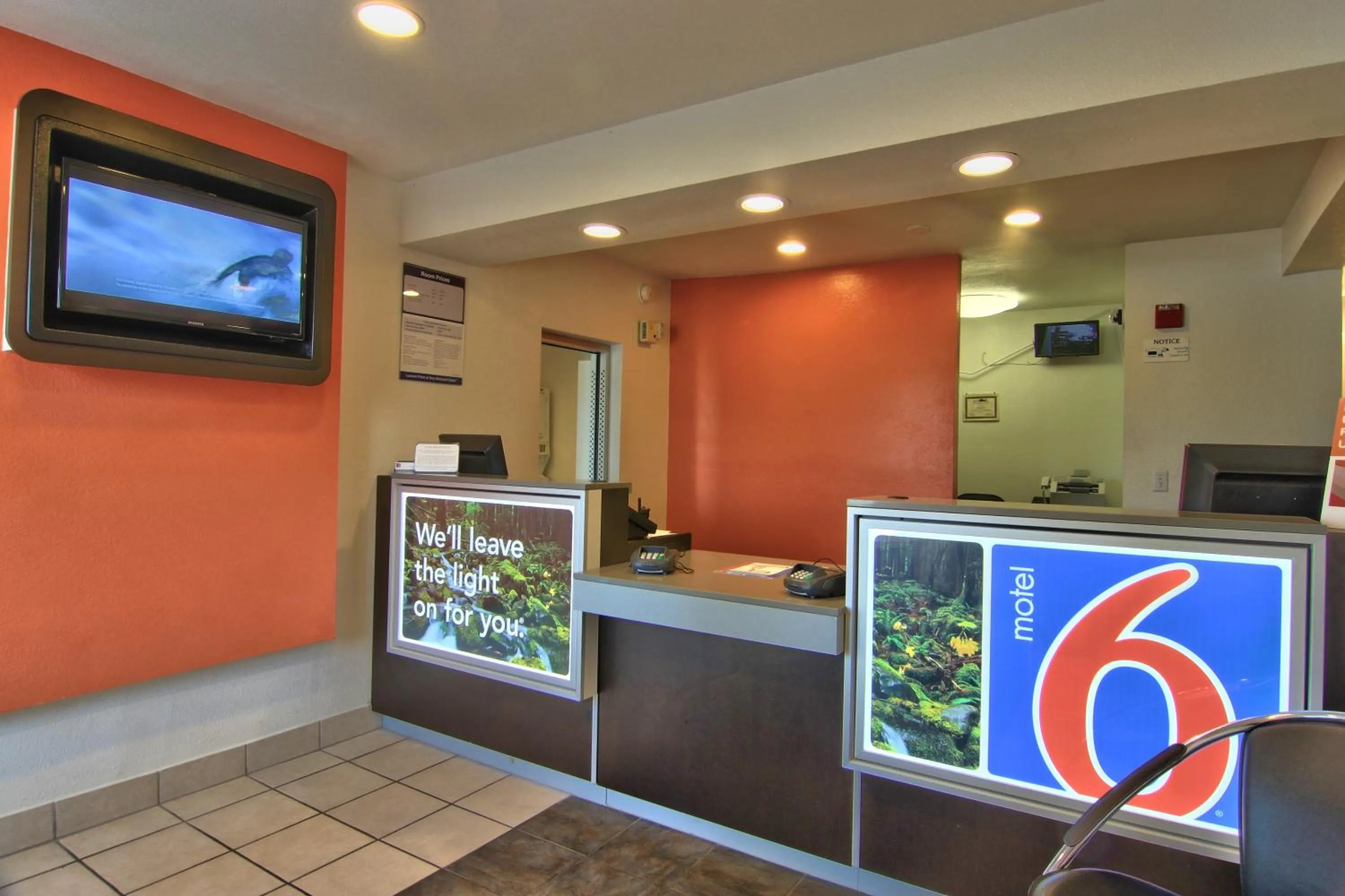 Lobby or reception in Motel 6-Woodland, CA Sacramento Airport