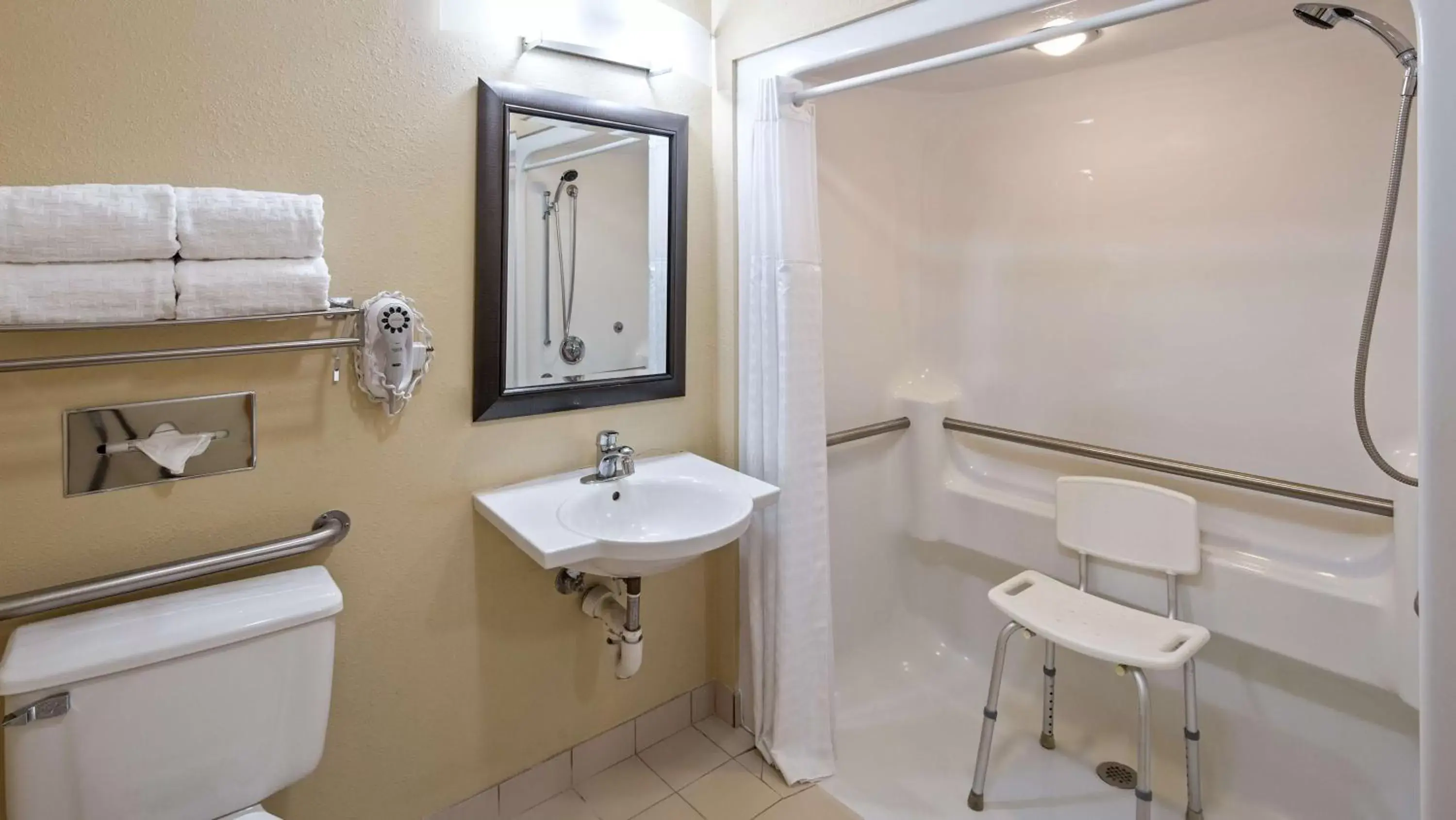 Bathroom in Best Western Jacksonville Inn
