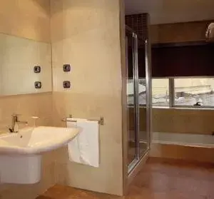 Bathroom in Hotel Izelai