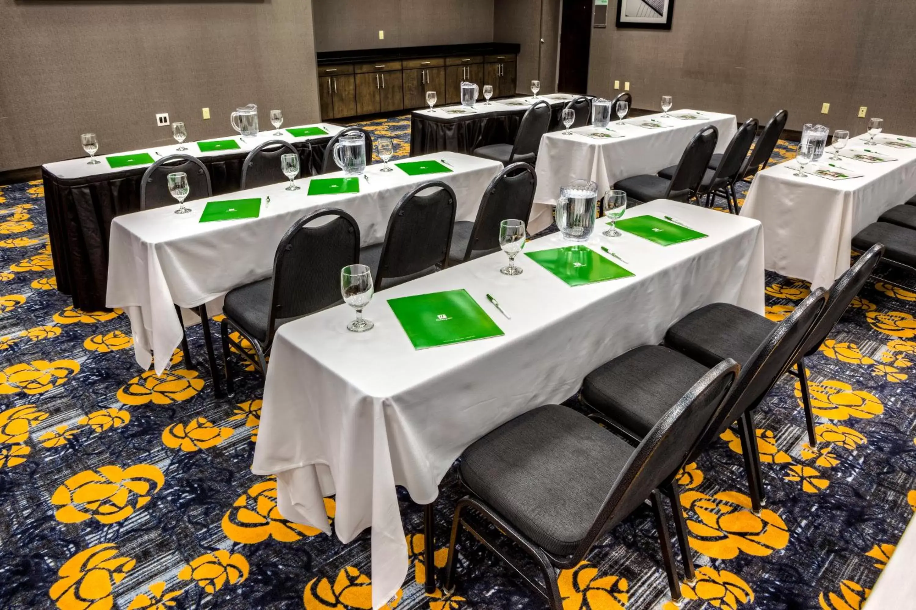 Meeting/conference room in Holiday Inn Richmond, an IHG Hotel