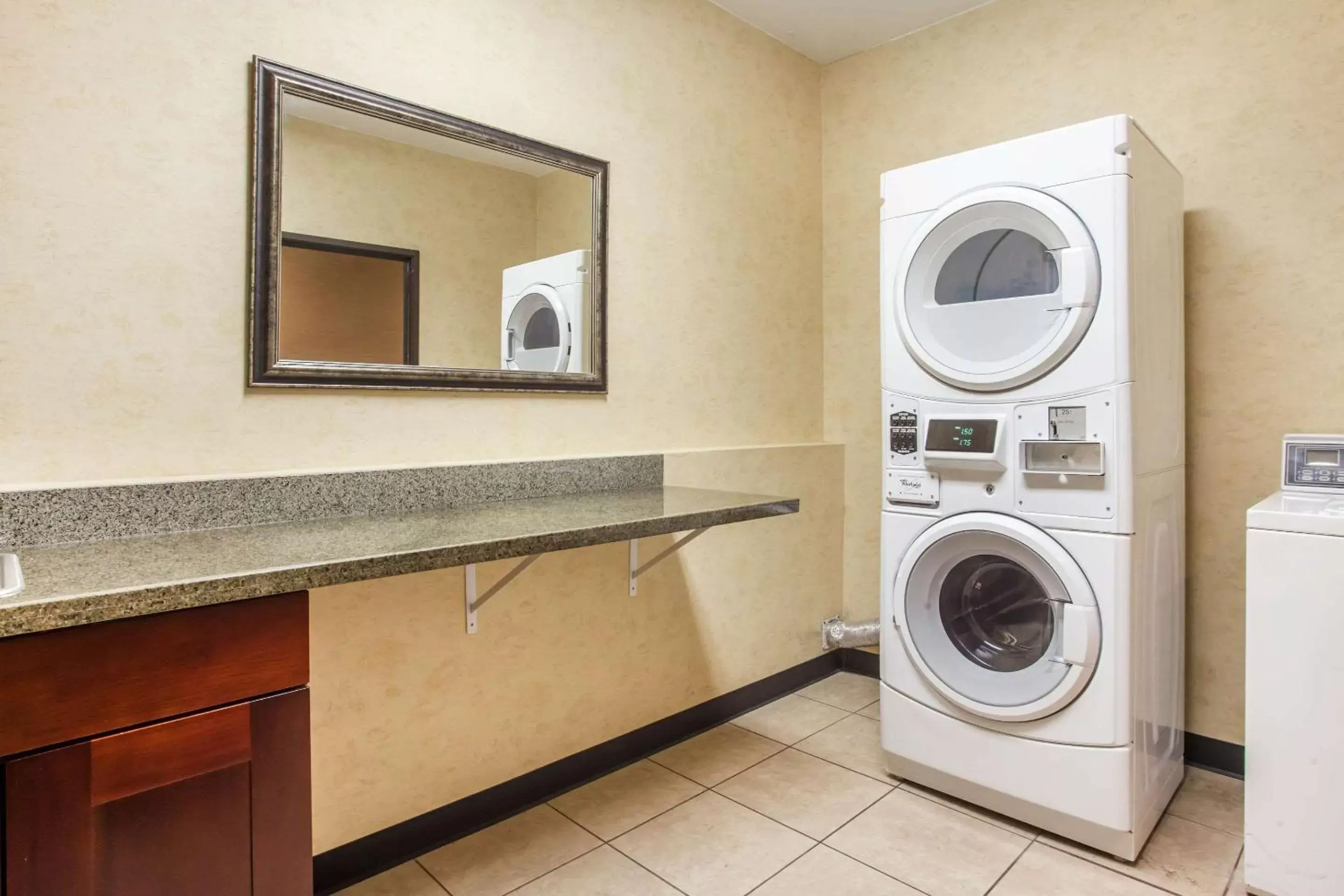Other, Kitchen/Kitchenette in Comfort Suites Near Vancouver Mall