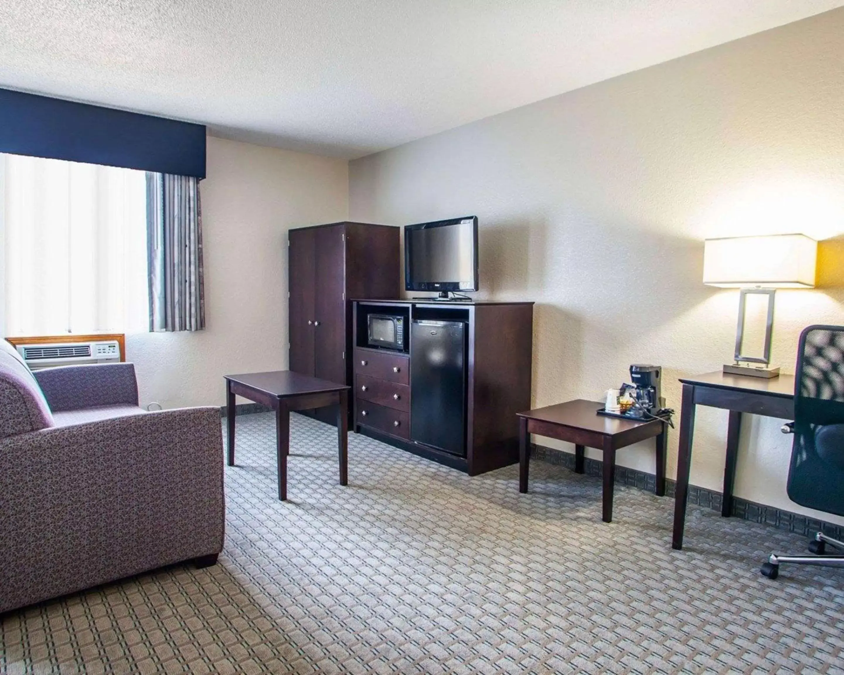 Photo of the whole room, TV/Entertainment Center in Quality Inn & Suites Ankeny-Des Moines