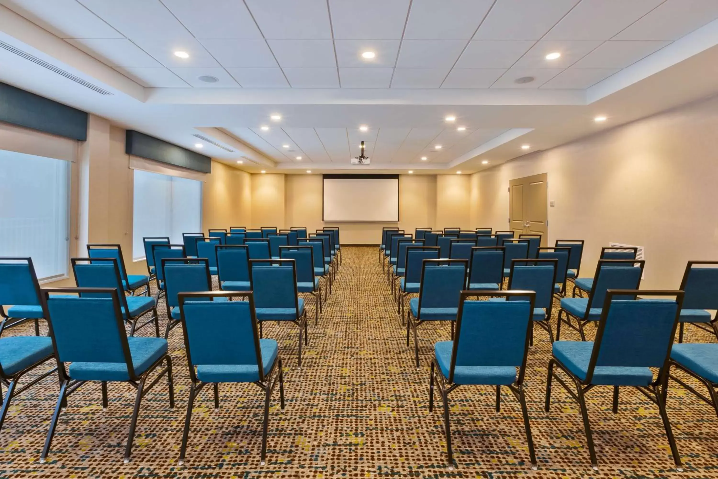 Meeting/conference room in Hampton Inn Cape Cod Canal