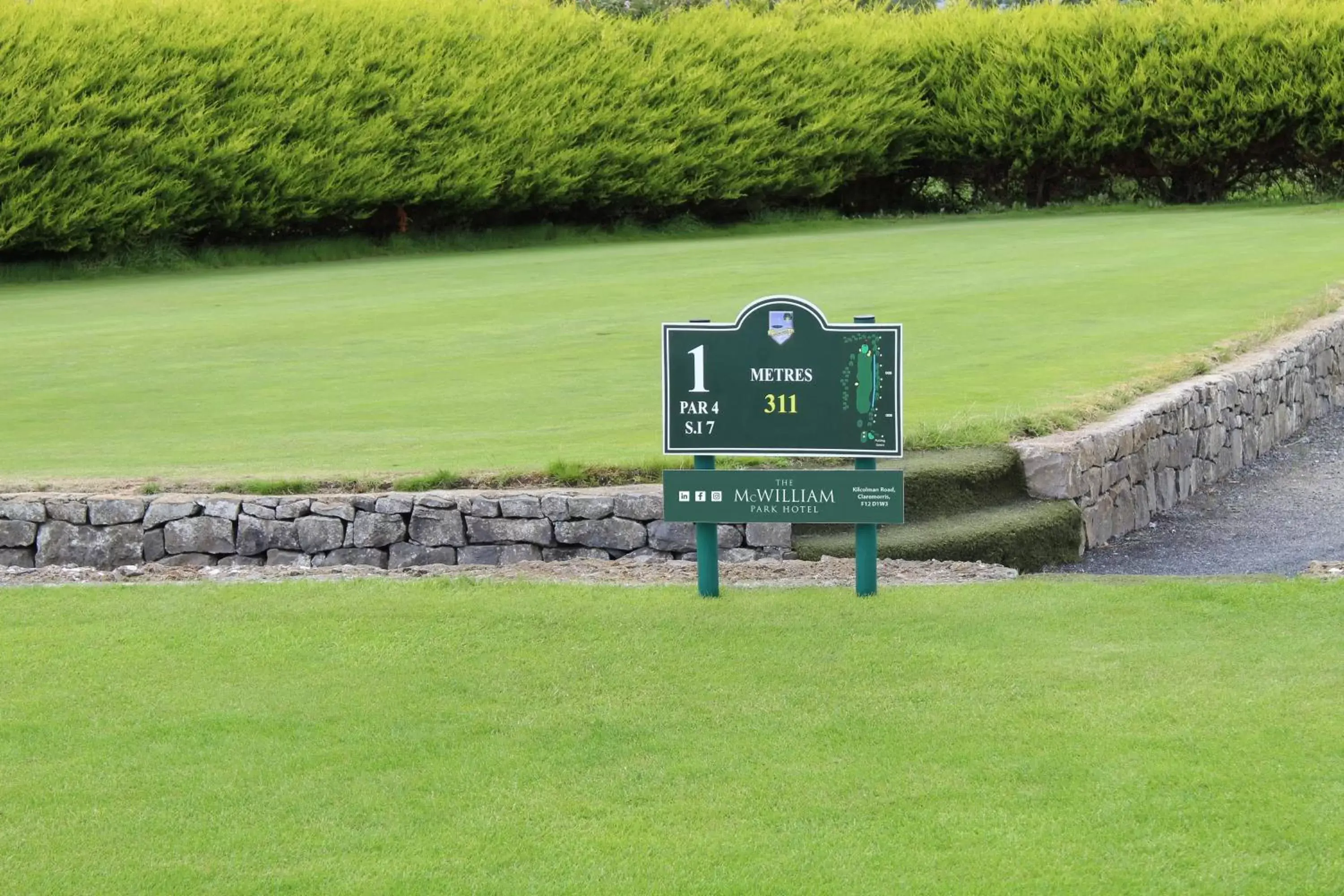 Golfcourse, Garden in McWilliam Park Hotel