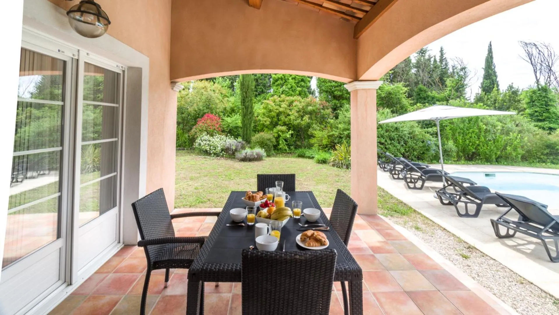Patio in Vacancéole – Le Domaine de Camiole