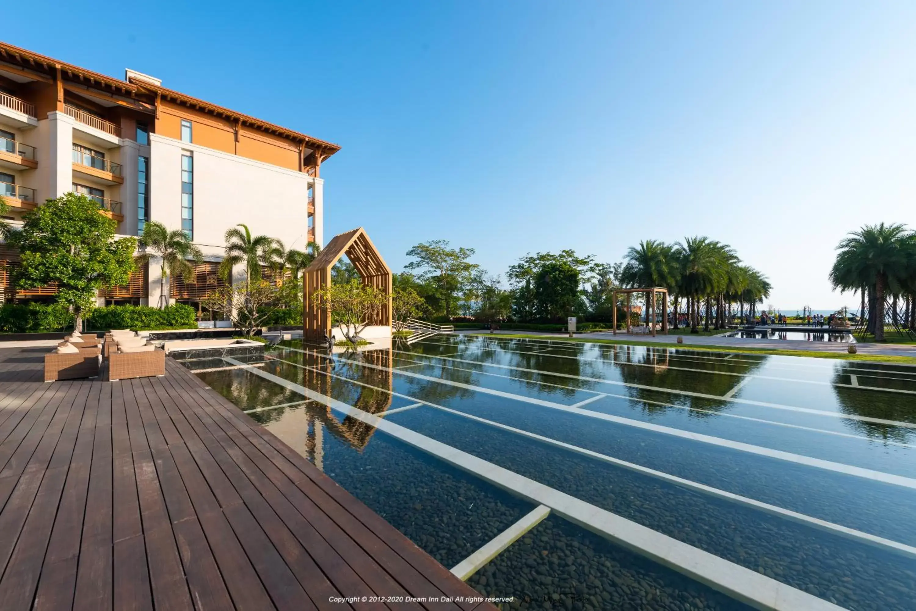 Natural landscape, Swimming Pool in Shenzhen Marriott Hotel Golden Bay