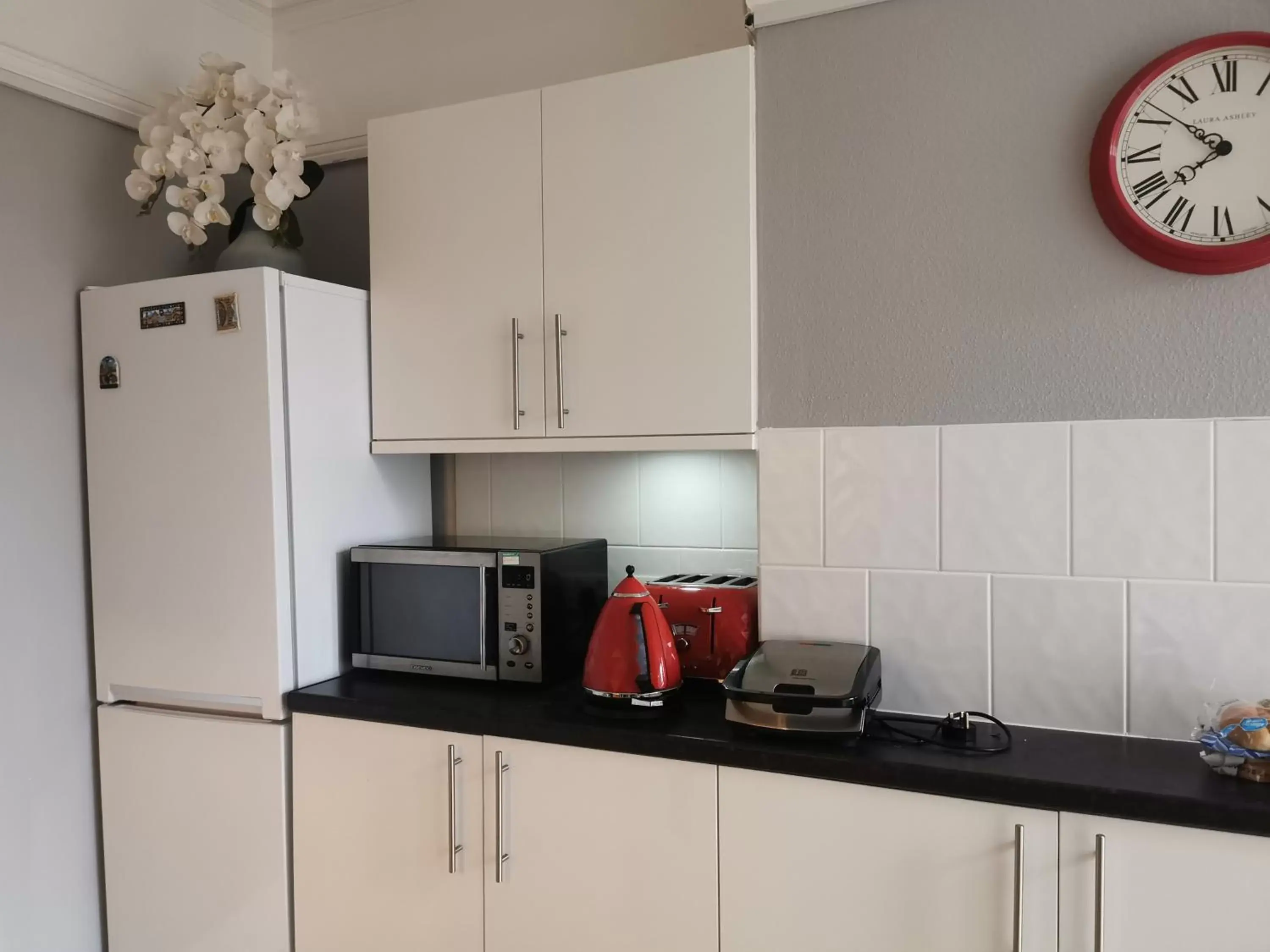 Communal kitchen, Kitchen/Kitchenette in Adams Guest House