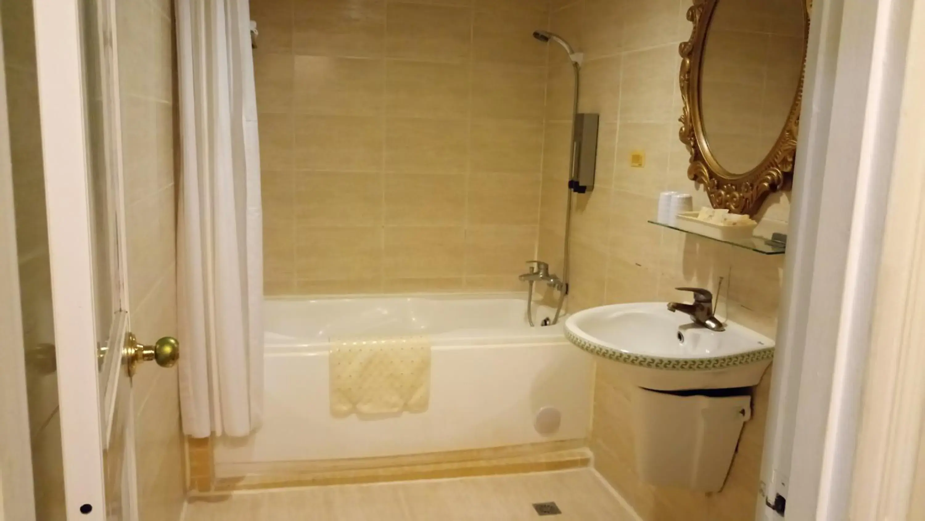 Superior Double Room in 苓雅大飯店 Lingyea Hotel Superior Double Room in 苓雅大飯店 Lingyea Hotel