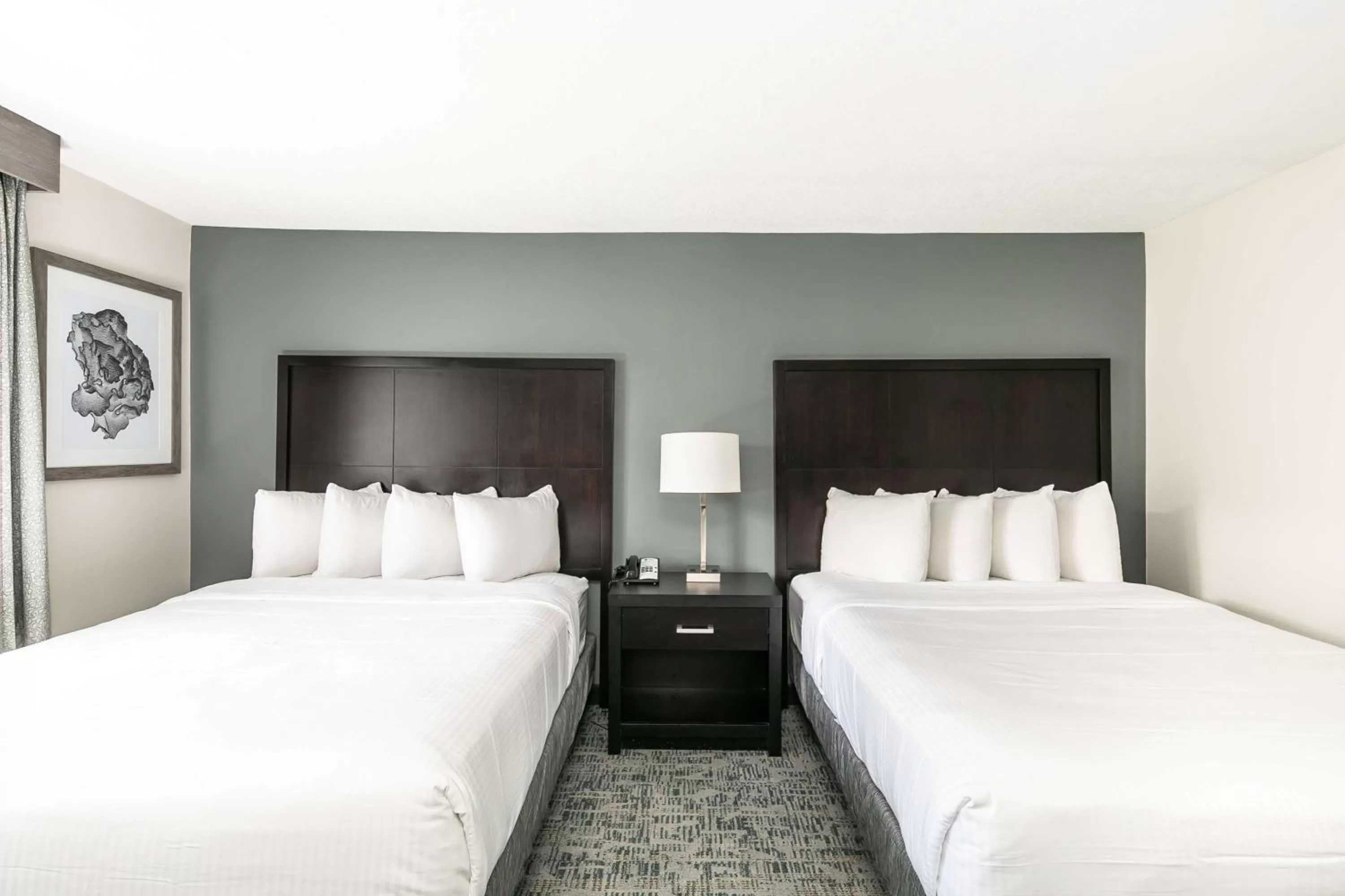 Bedroom in Best Western Inn & Suites San Diego Zoo -SeaWorld Area