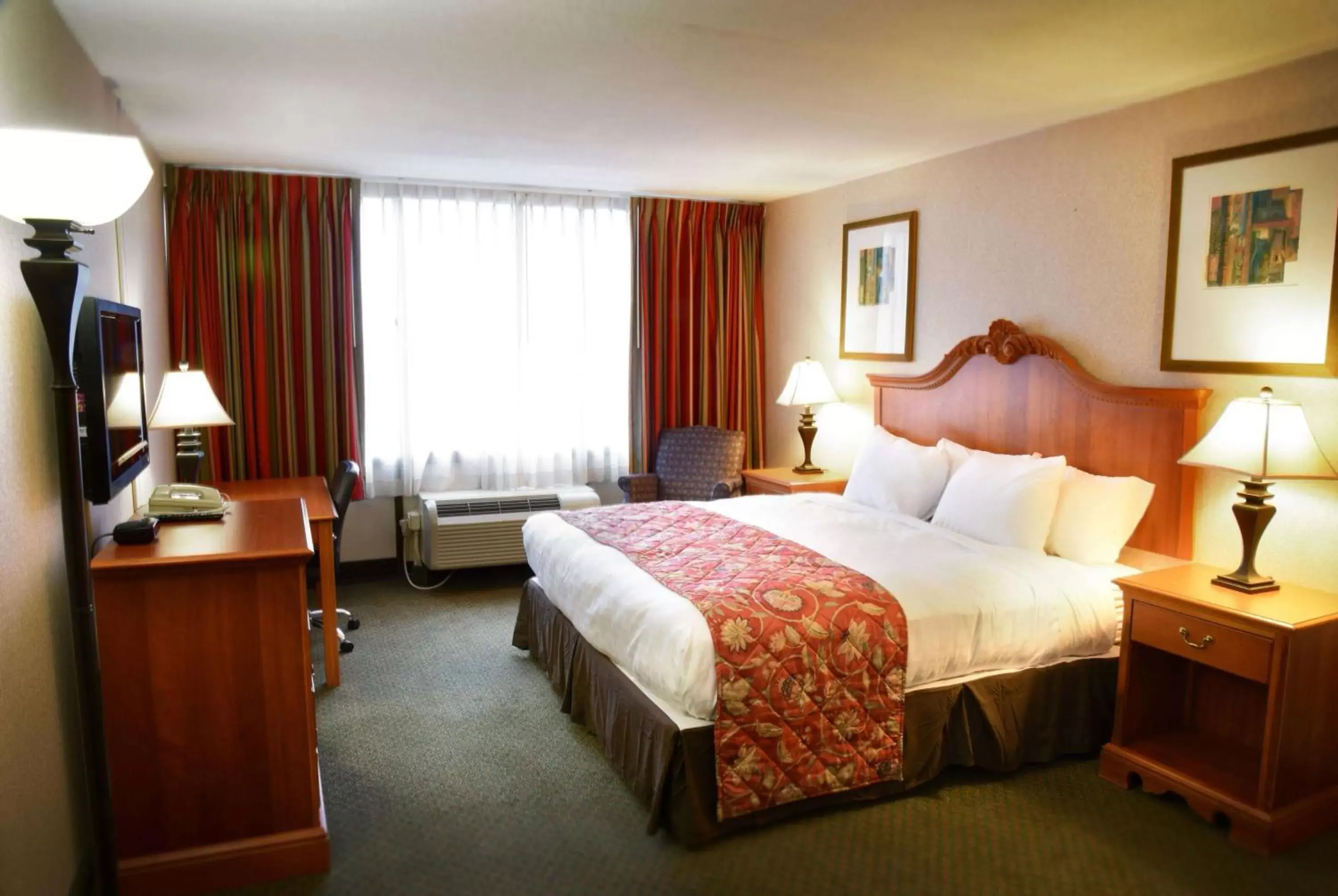 Photo of the whole room, Bed in Ramada by Wyndham Triangle/Quantico