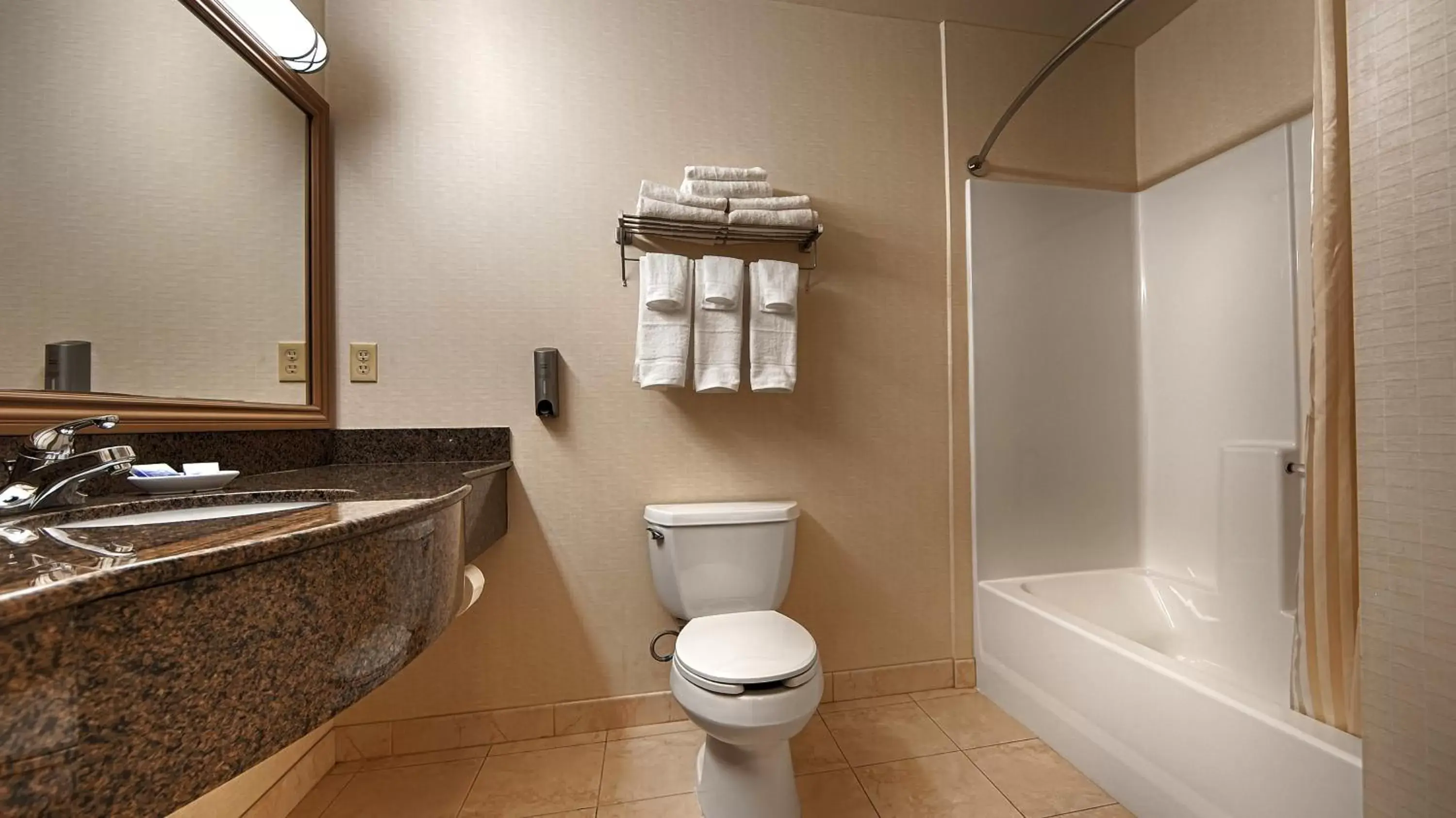 Bathroom in Best Western Plus Lake Elsinore Inn & Suites