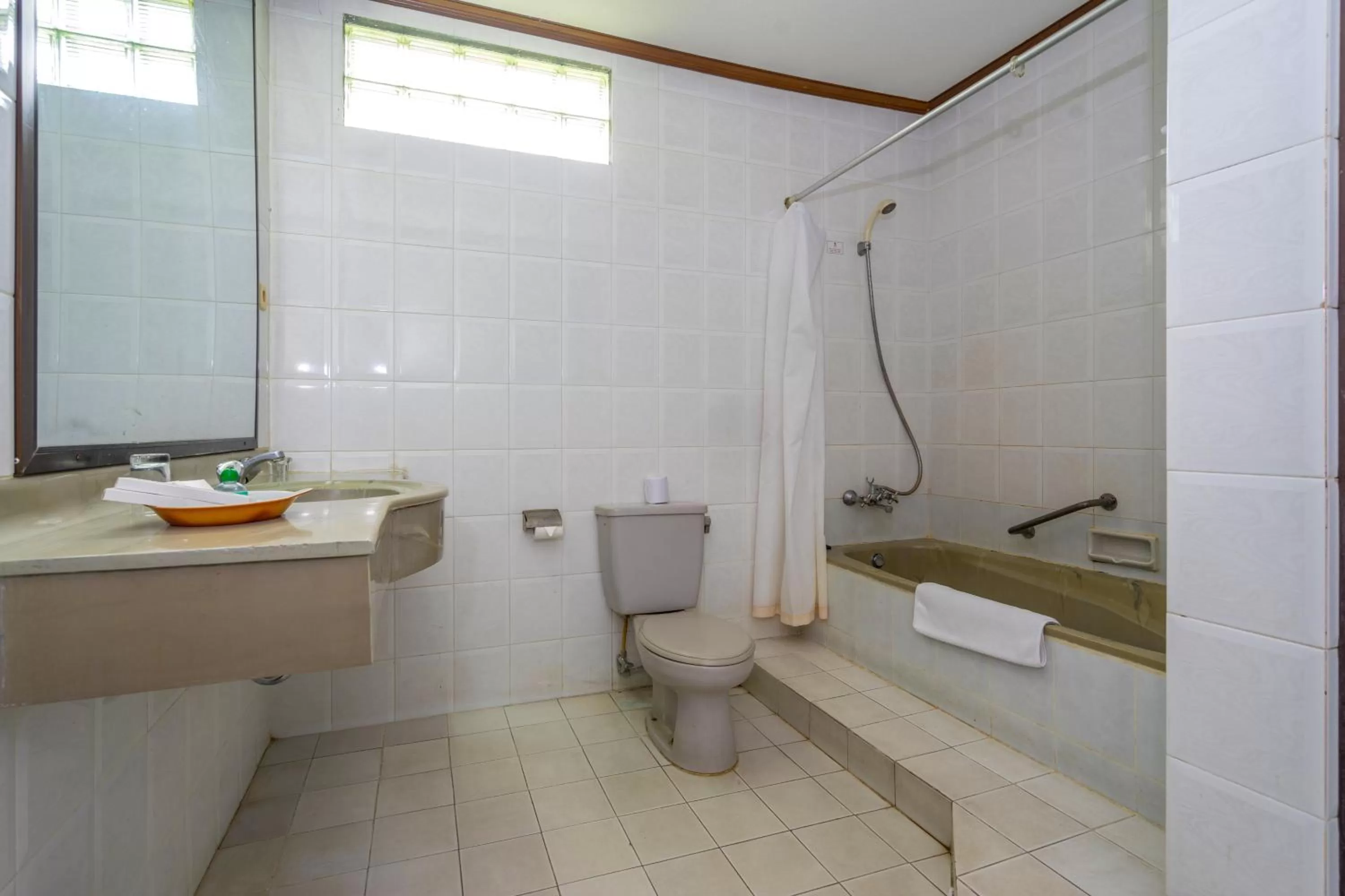 Shower in Inna Bali Heritage Hotel