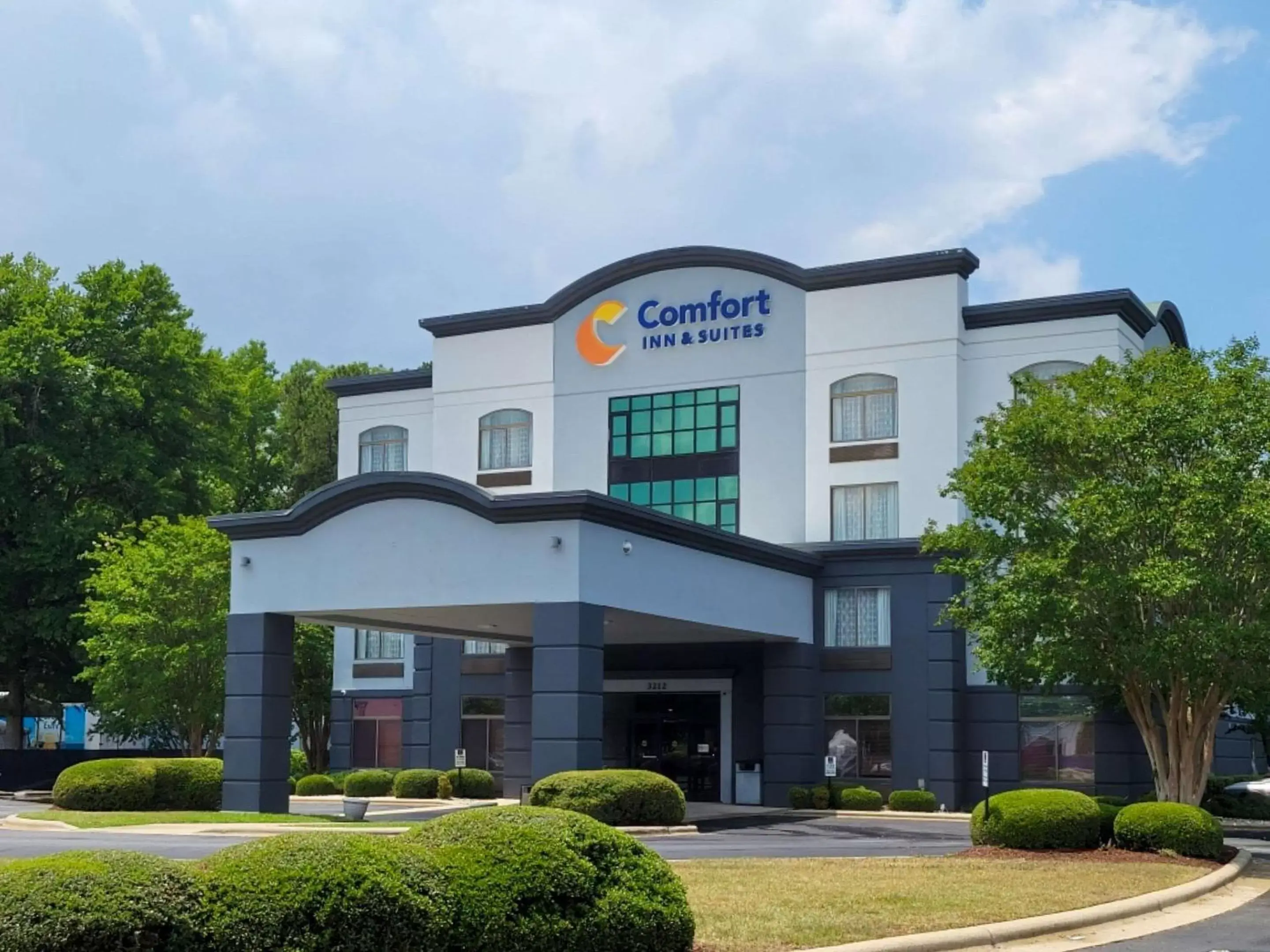 Property Building in Comfort Inn & Suites Greenville Near Convention Center