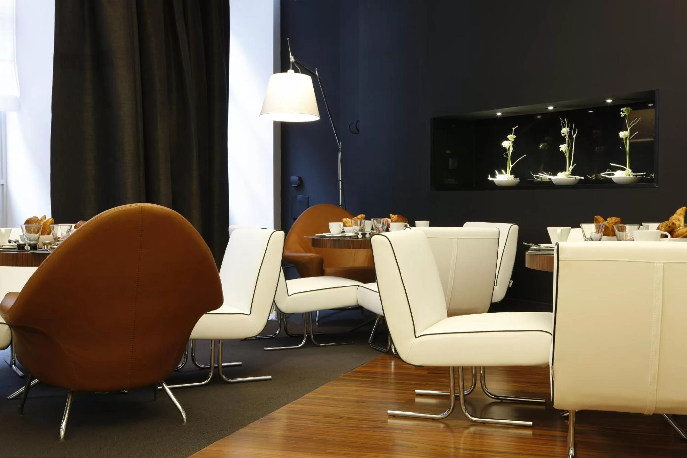 Restaurant/places to eat in Le Grand Balcon Hotel