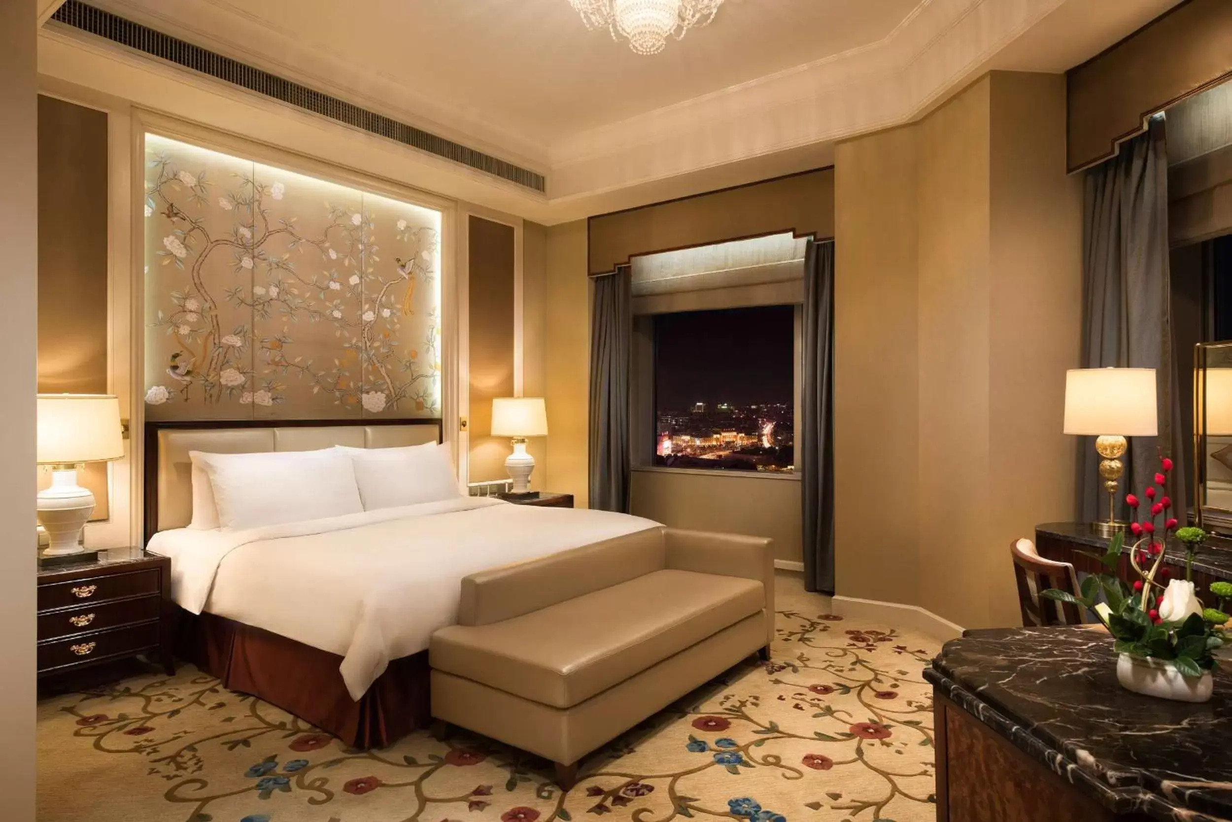 Photo of the whole room, Bed in Shangri-La Changchun