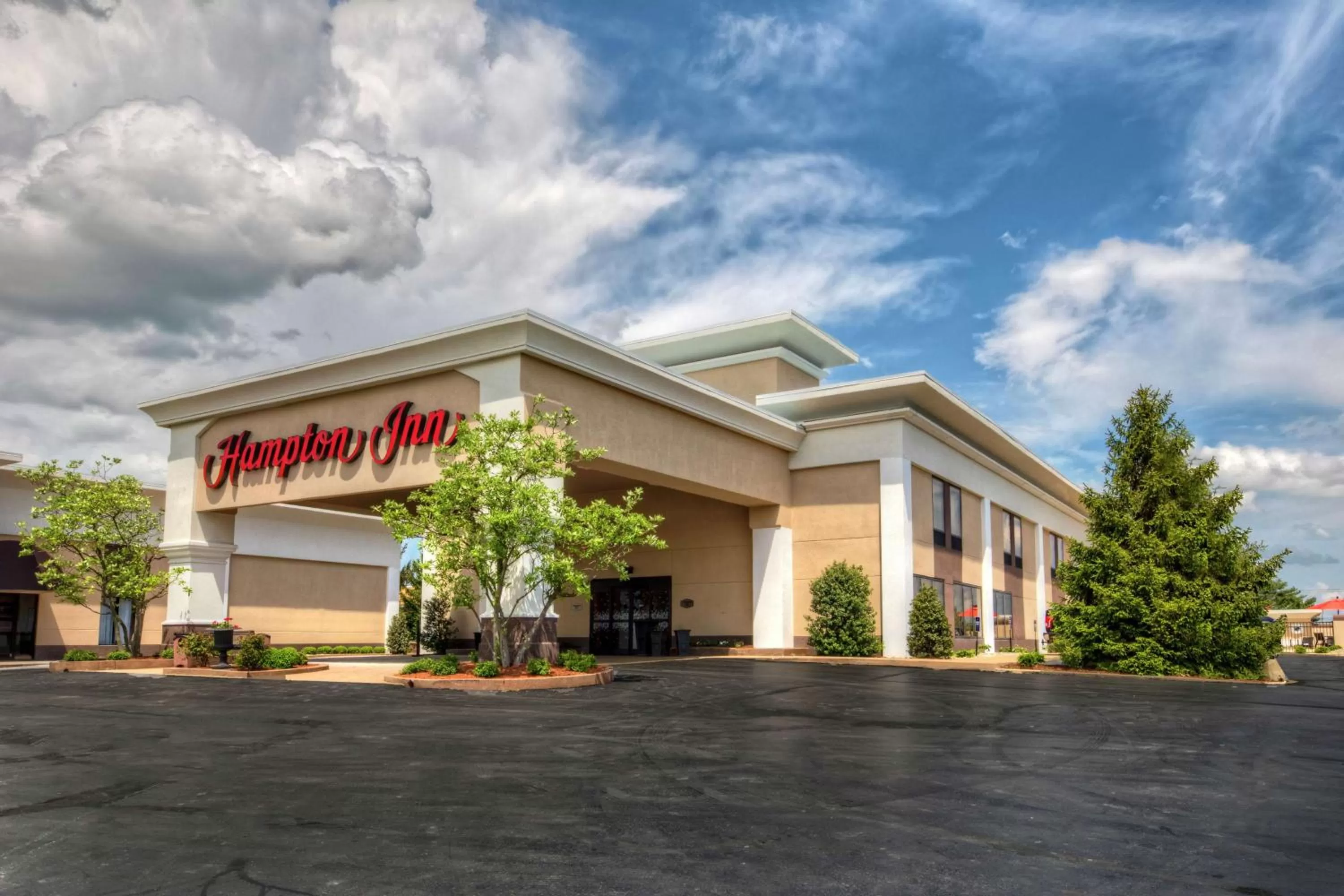 Property building in Hampton Inn Winchester KY