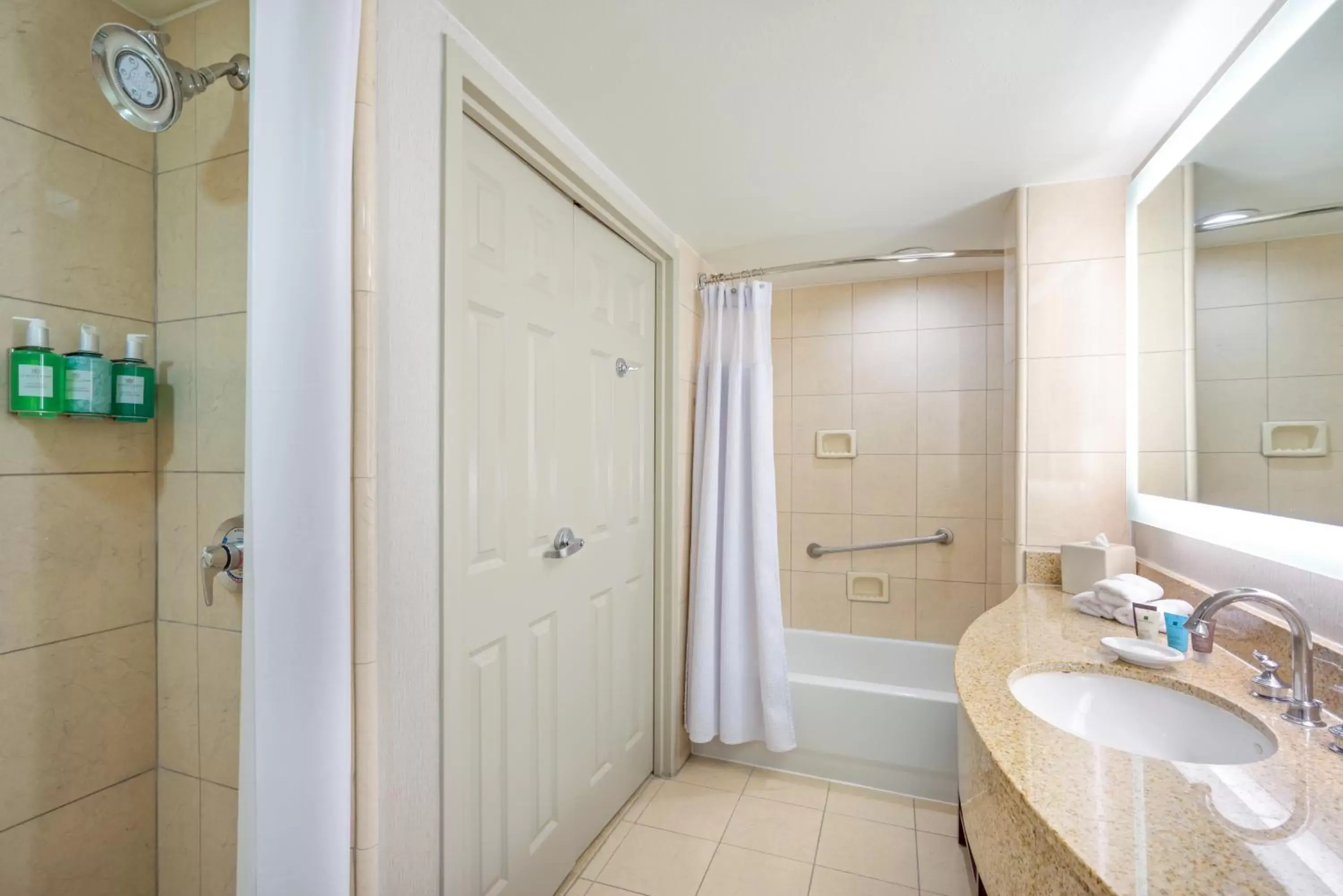 Standard Room in Crowne Plaza New Orleans French Qtr - Astor by IHG Standard Room in Crowne Plaza New Orleans French Qtr - Astor by IHG