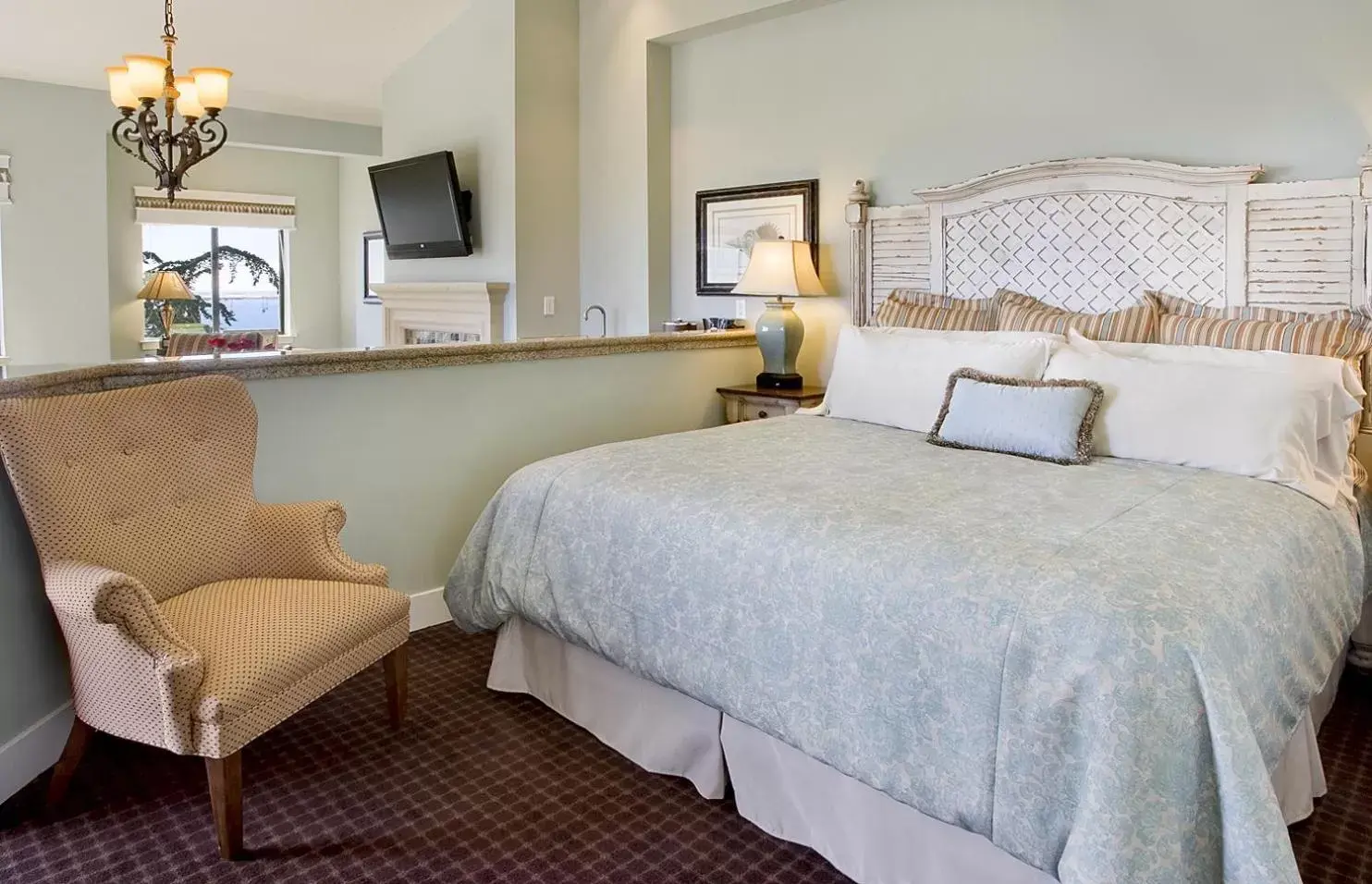 Bed in Oceano Hotel and Spa Half Moon Bay Harbor