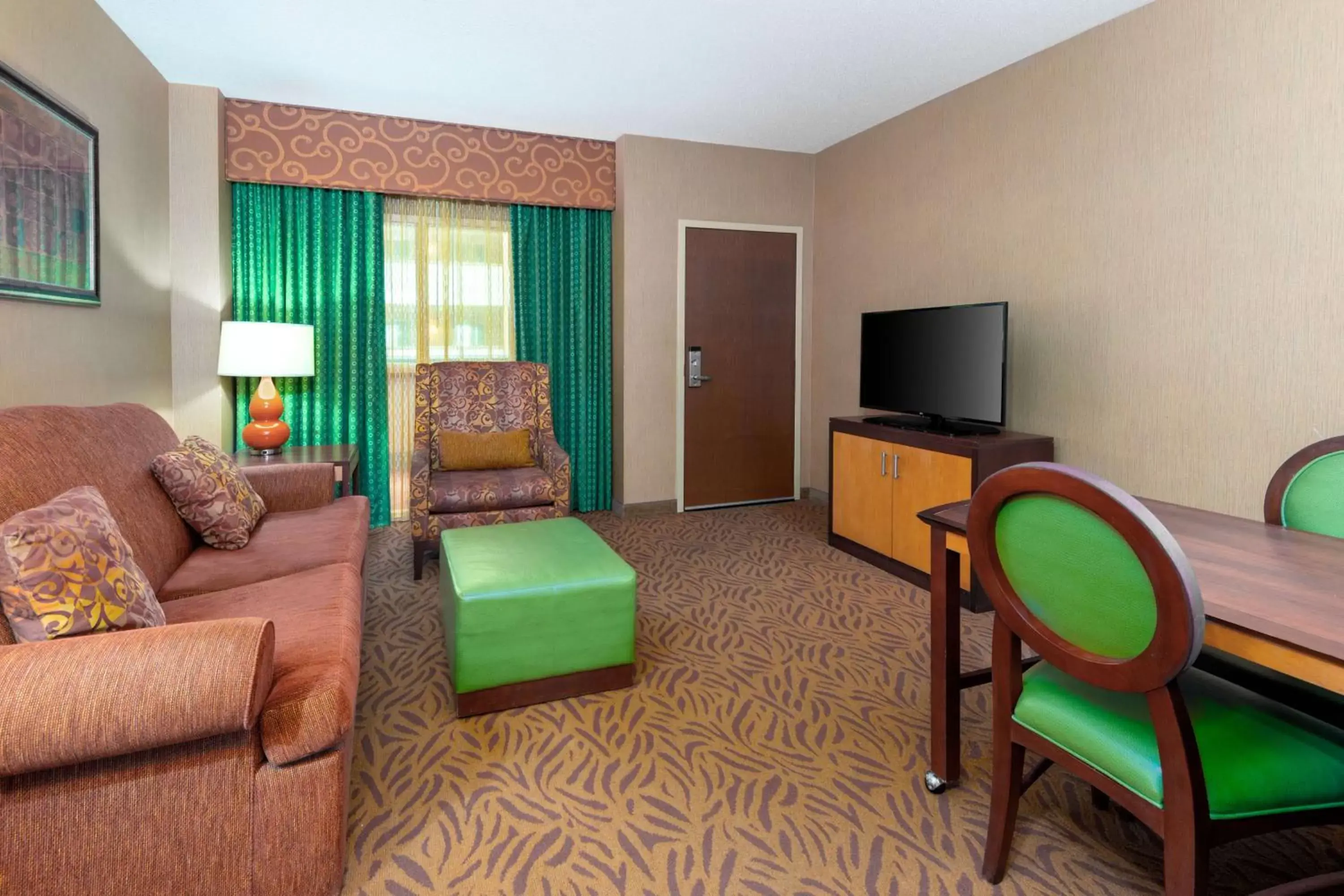 Bedroom, Seating Area in Embassy Suites Omaha- La Vista/ Hotel & Conference Center