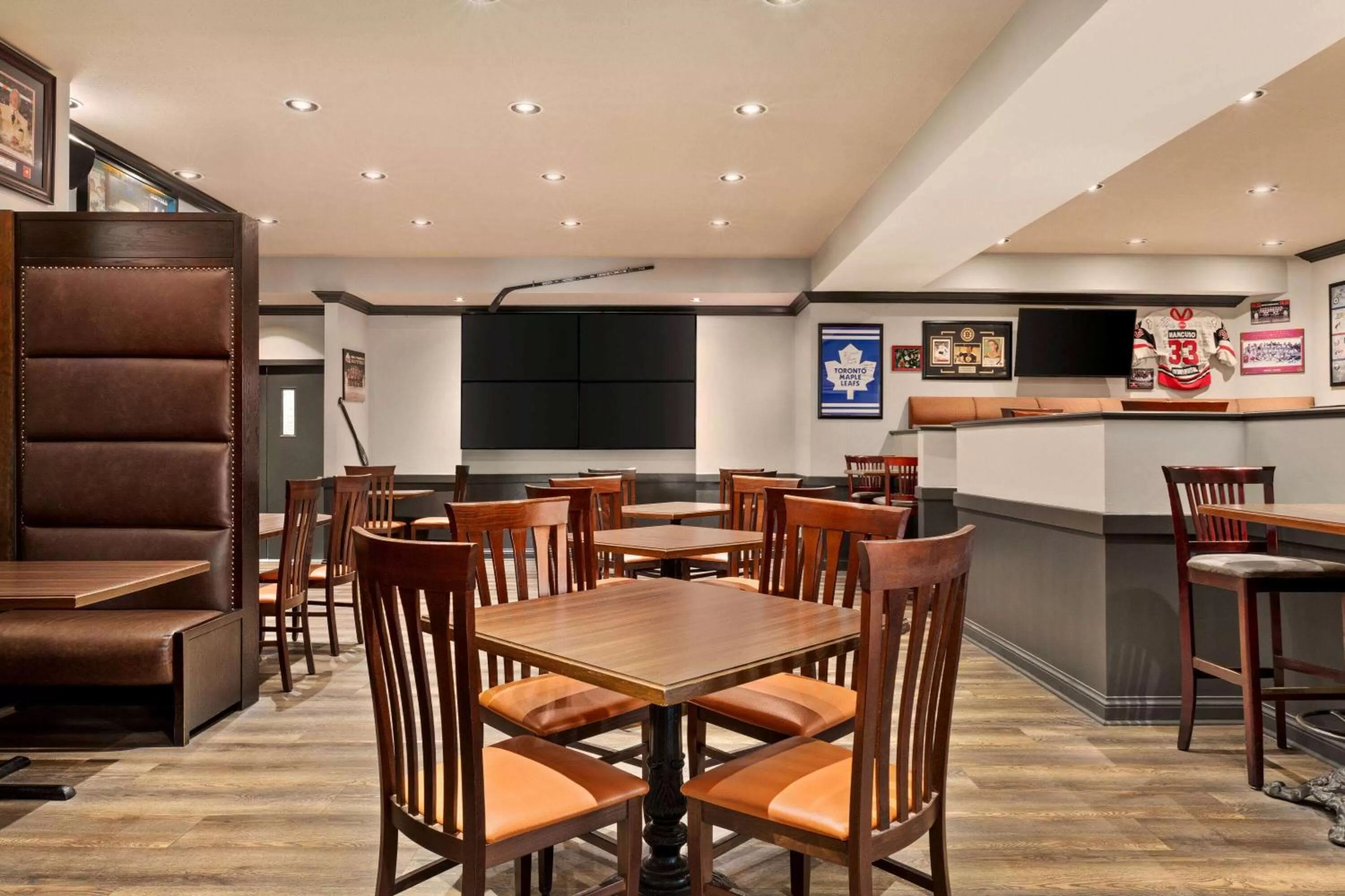 Restaurant/places to eat in Ramada Plaza by Wyndham Niagara Falls