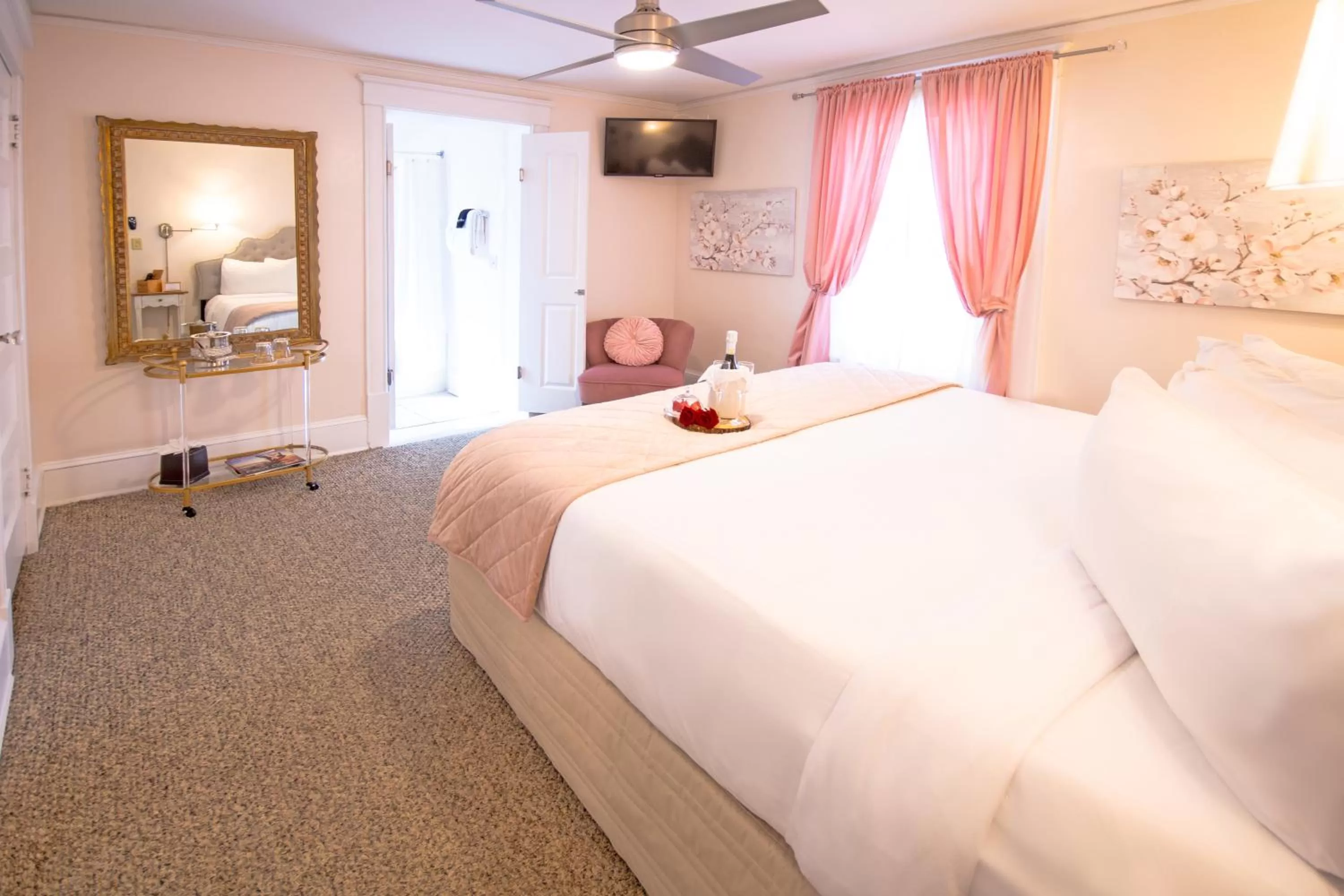 Bed in Inn on Charlotte