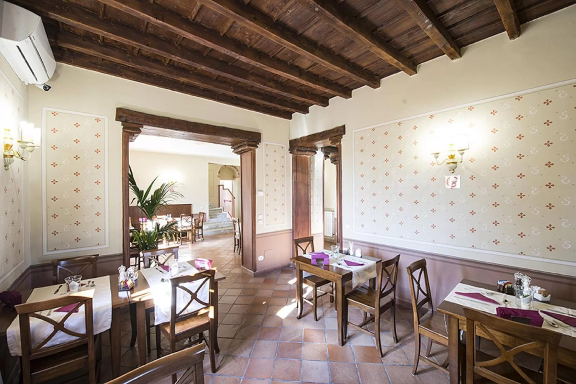 Restaurant/places to eat in Hotel Sesmones