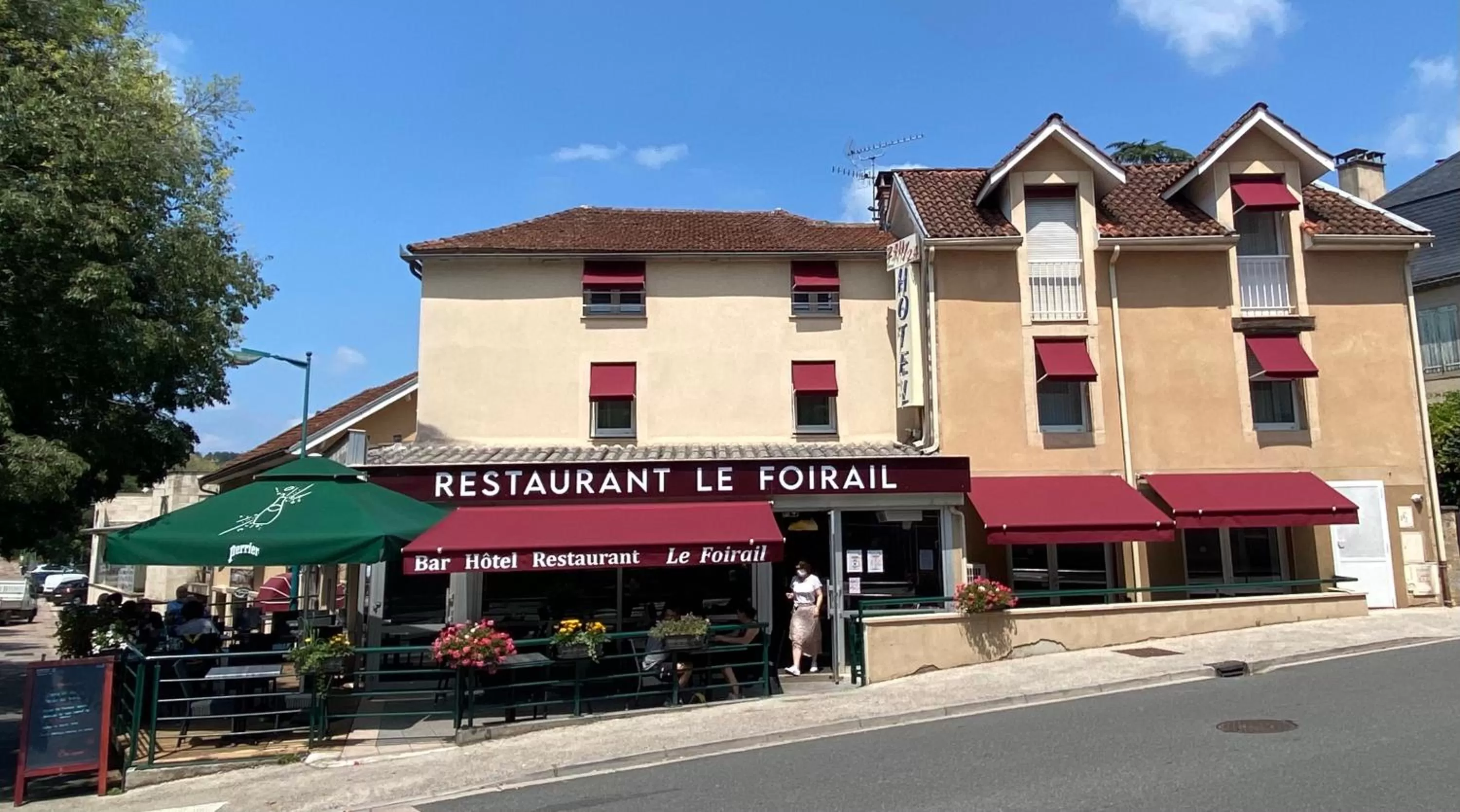 Facade/entrance, Property Building in HOTEL LE FOIRAIL