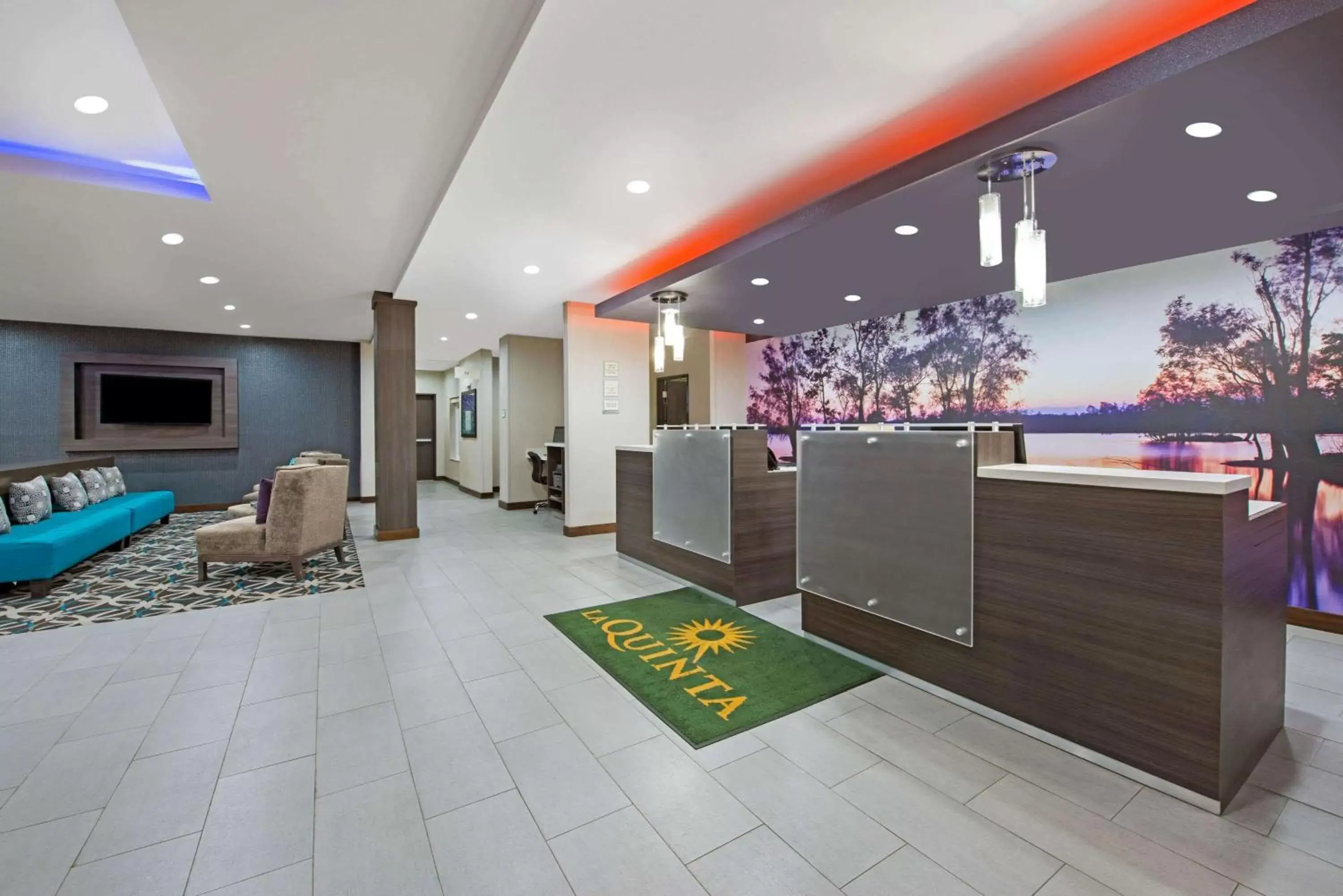 Lobby or reception, Lobby/Reception in La Quinta by Wyndham Lake Charles - Westlake