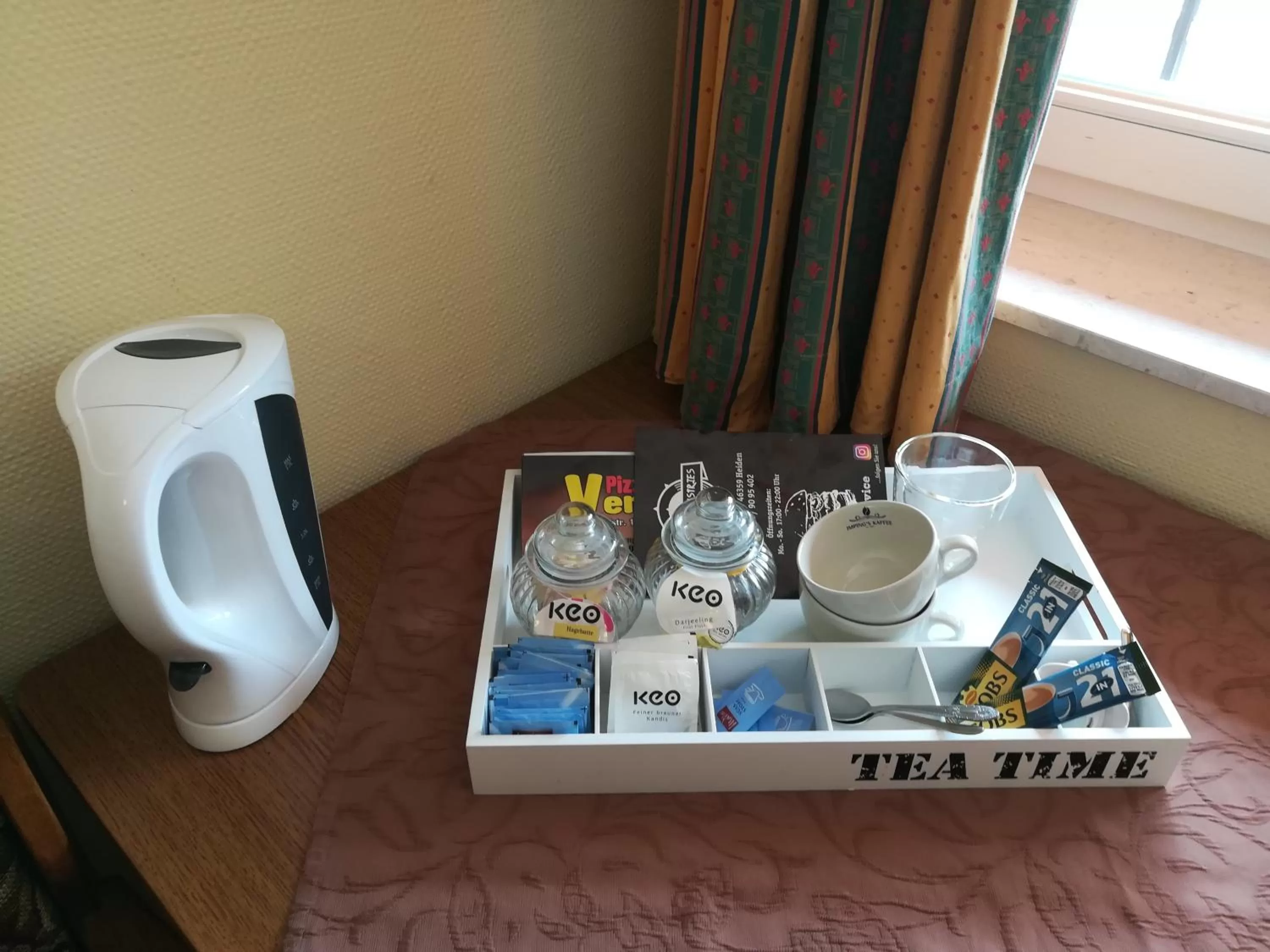 Coffee/tea facilities in Gästehaus Grunewald Bed & Breakfast