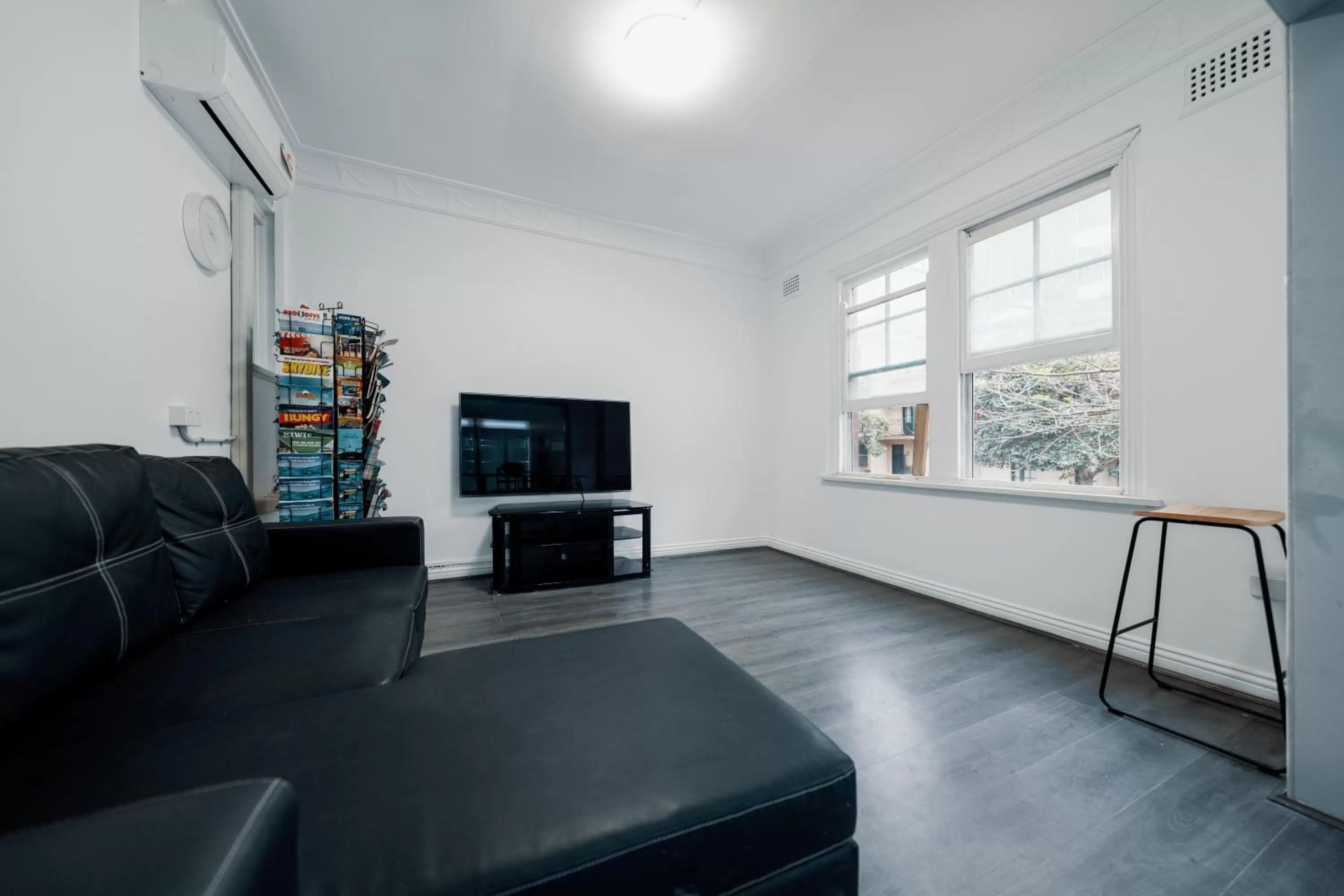 Communal lounge/ TV room in Cozy M Hostel