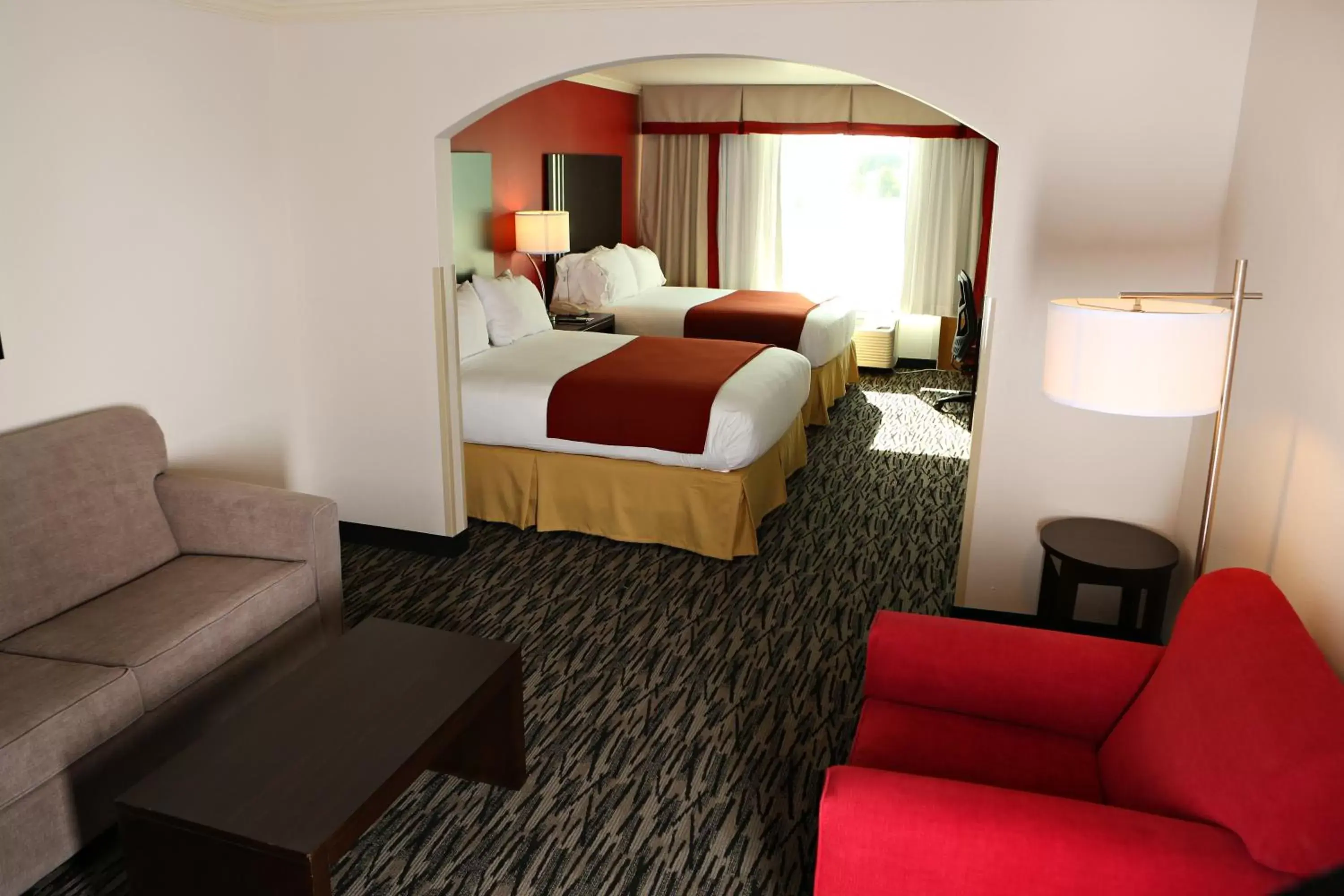 Photo of the whole room, Bed in Holiday Inn Express Hotel & Suites - Sumter, an IHG Hotel