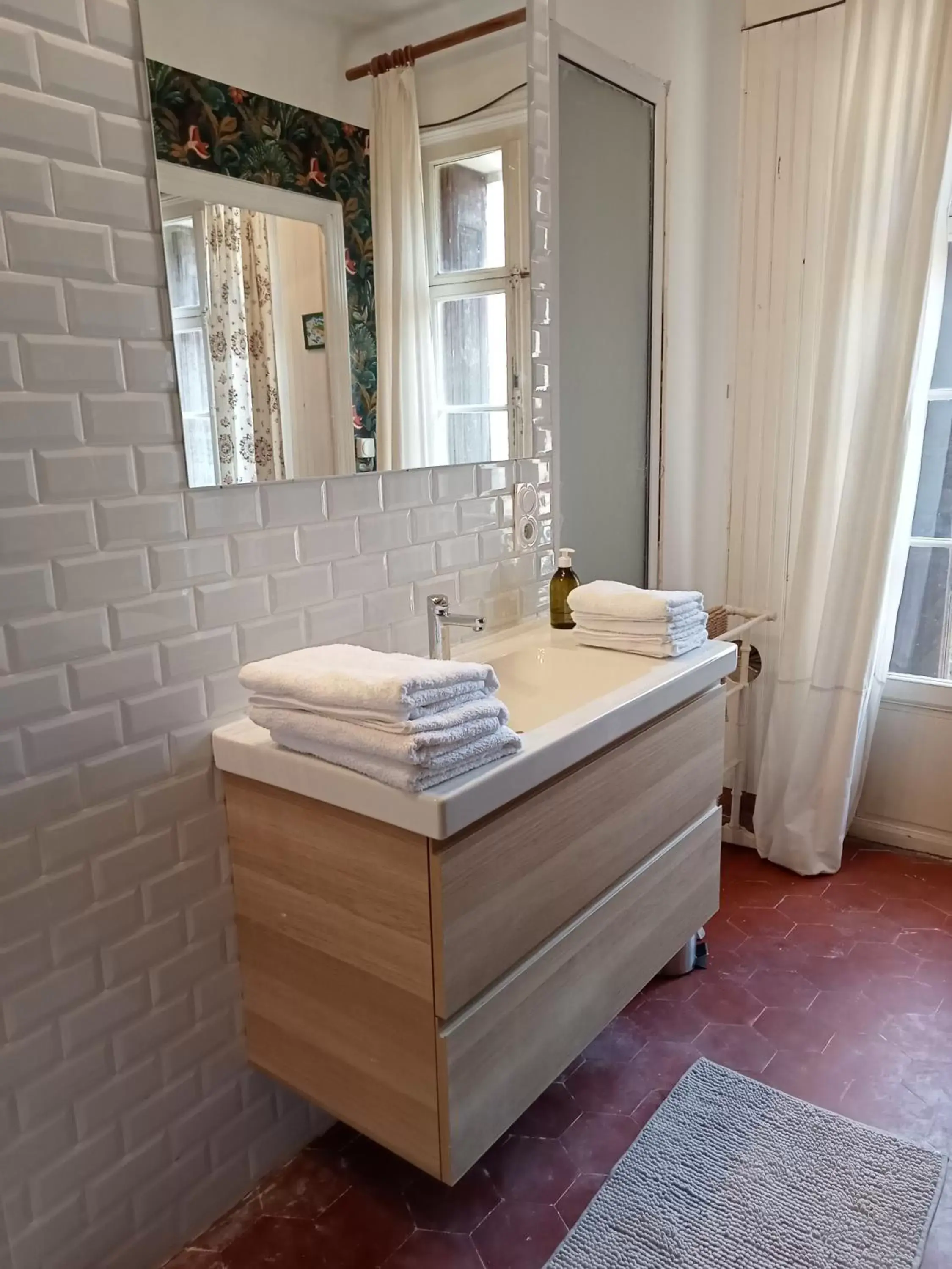 Bathroom in Mas Palegry Suite aux oiseaux