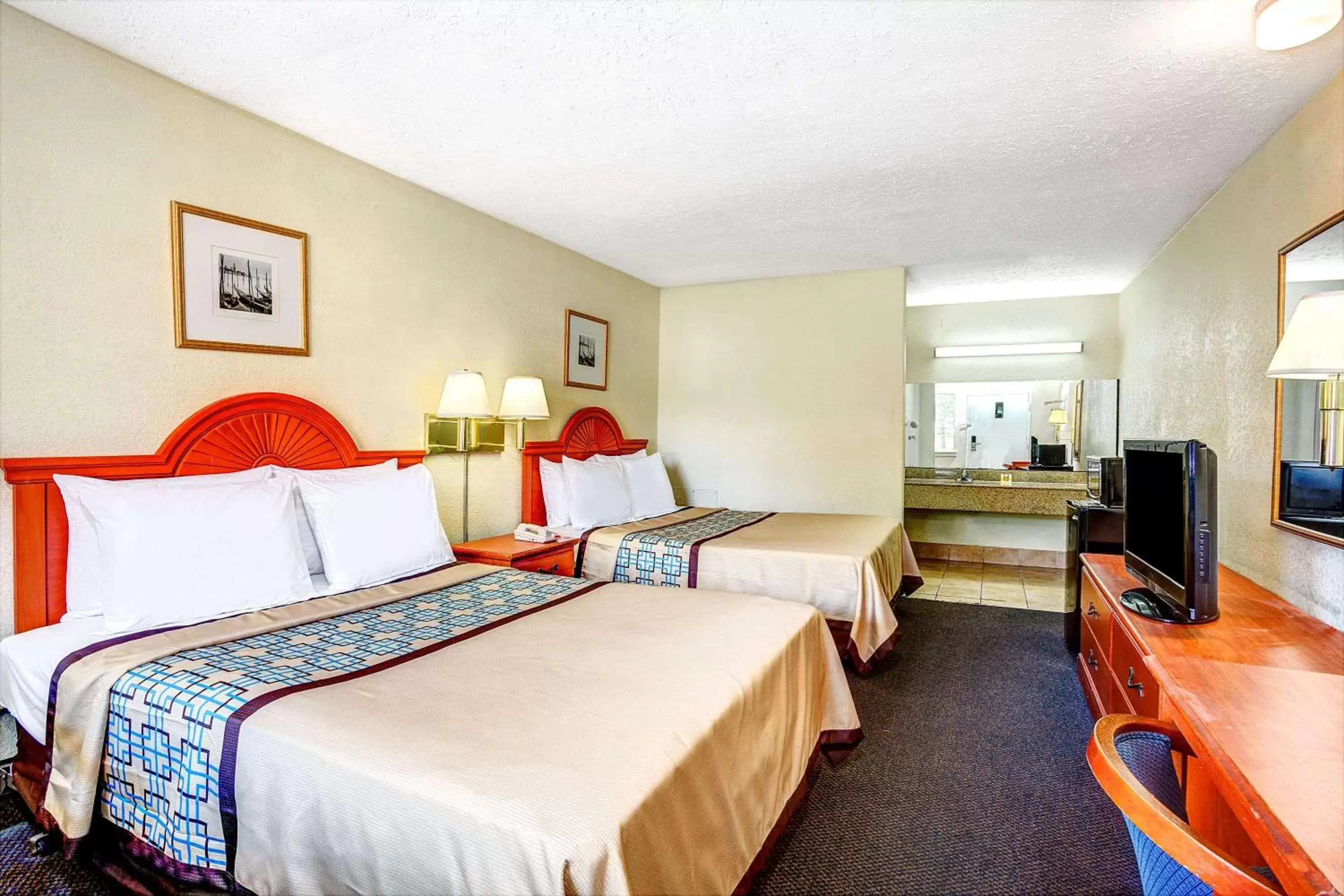 Photo of the whole room in Days Inn by Wyndham Chesapeake