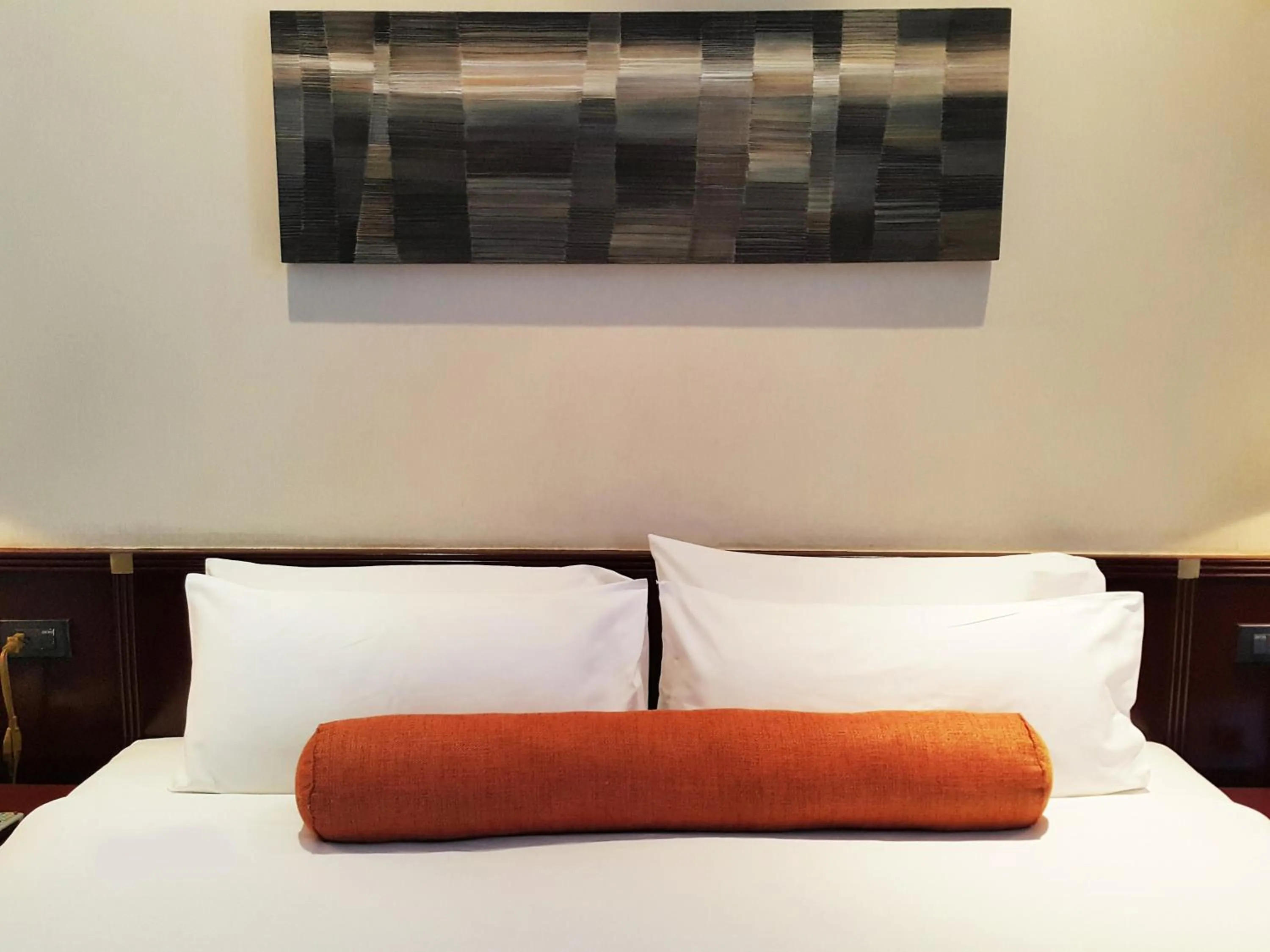 Bed in City Lodge Bangkok