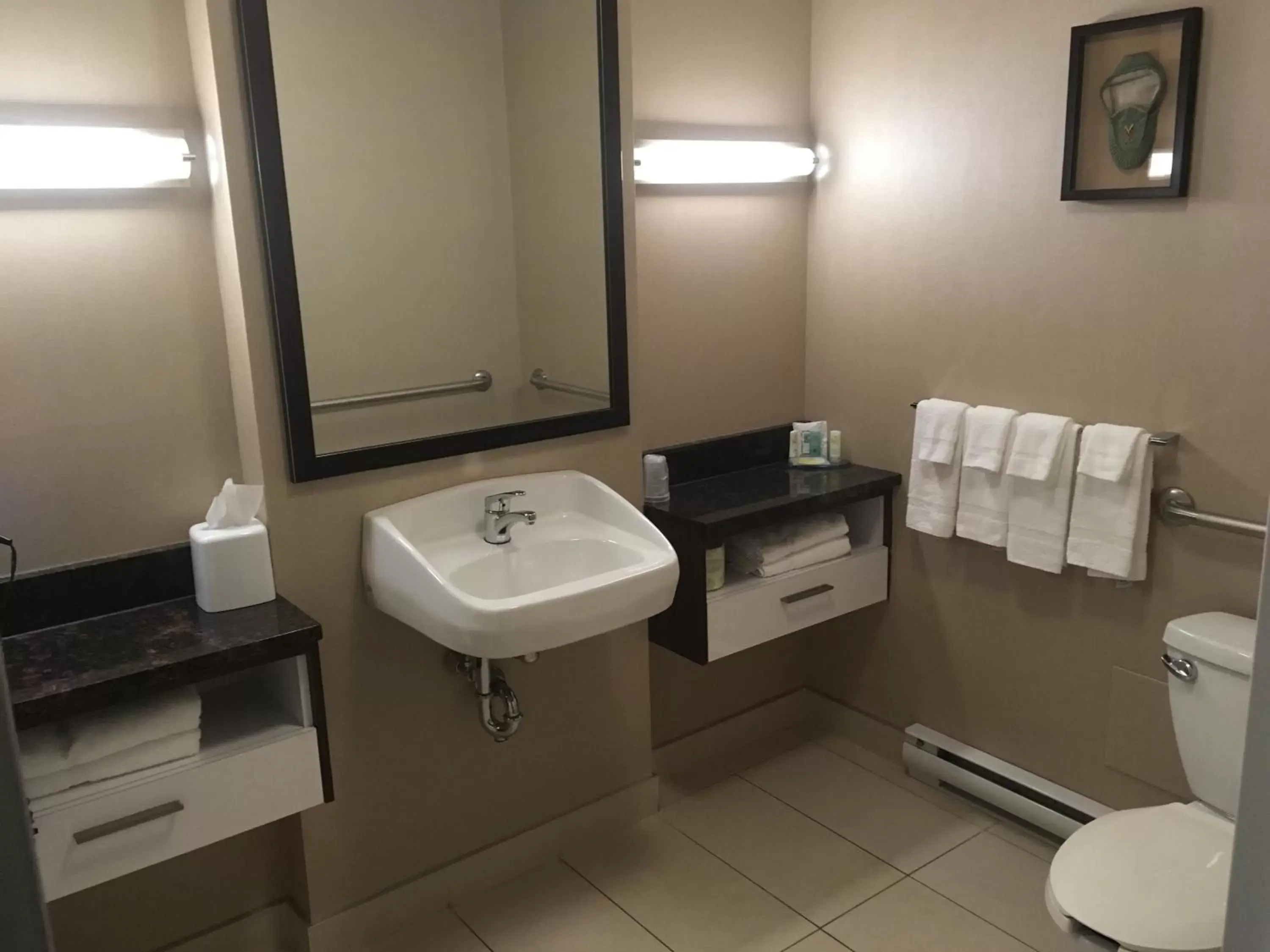 Bathroom in Quality Inn Sept-Iles Bathroom in Quality Inn Sept-Iles