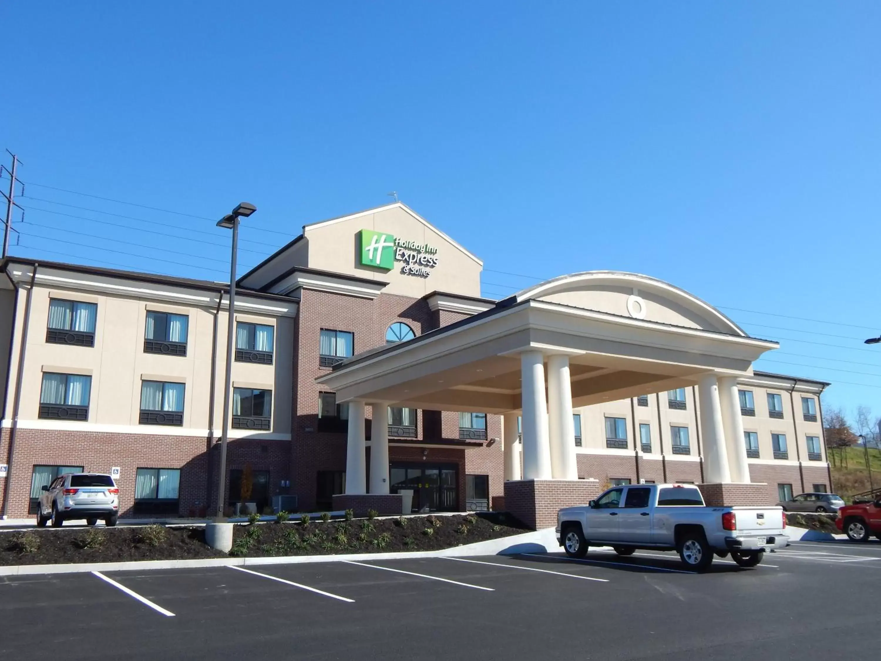 Property Building in Holiday Inn Express & Suites Washington - Meadow Lands, an IHG Hotel