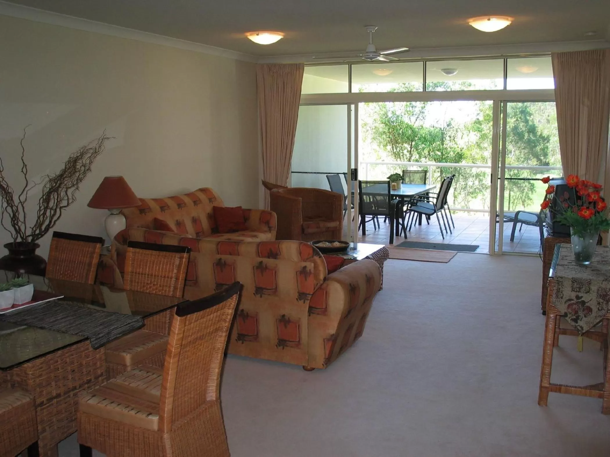 Day, Seating Area in Magnolia Lane Apartments