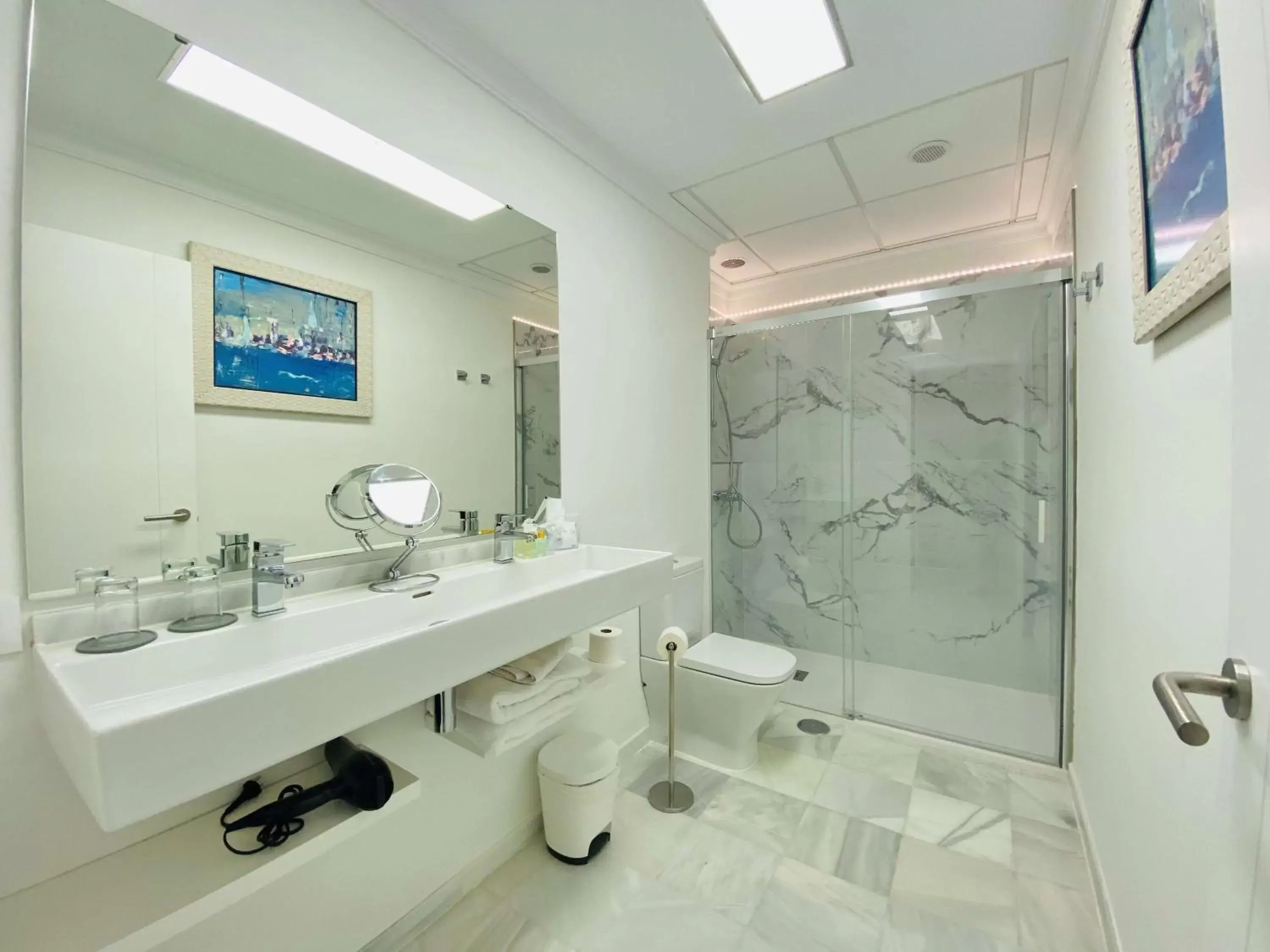 Bathroom in Hotel Las Cortes De Cádiz