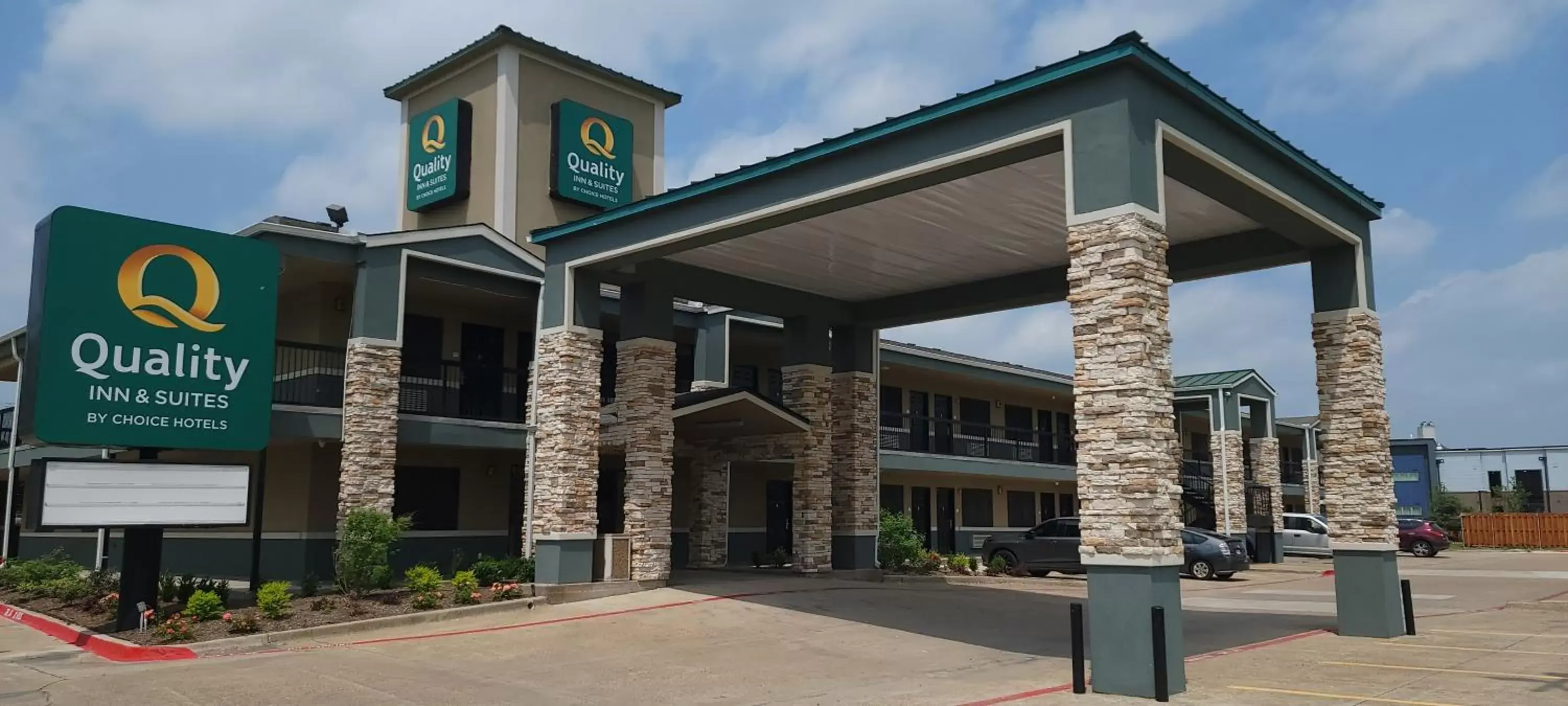 Property Building in Quality Inn & Suites - Garland