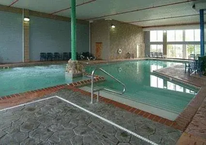 Aqua park, Swimming Pool in Crown Choice Inn & Suites Lakeview and Waterpark