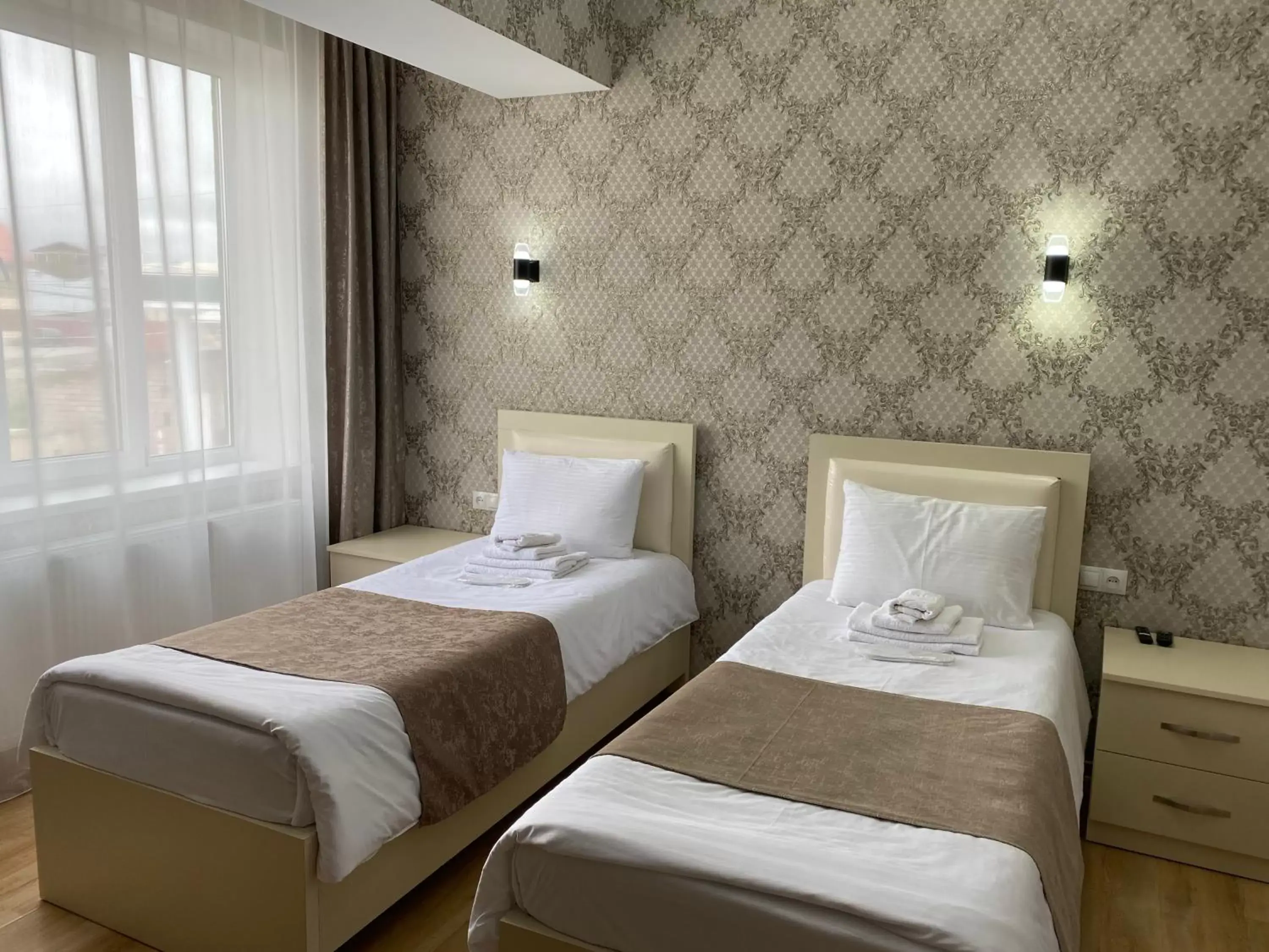 Triple Room with Private Bathroom in Hotel Sharl Triple Room with Private Bathroom in Hotel Sharl