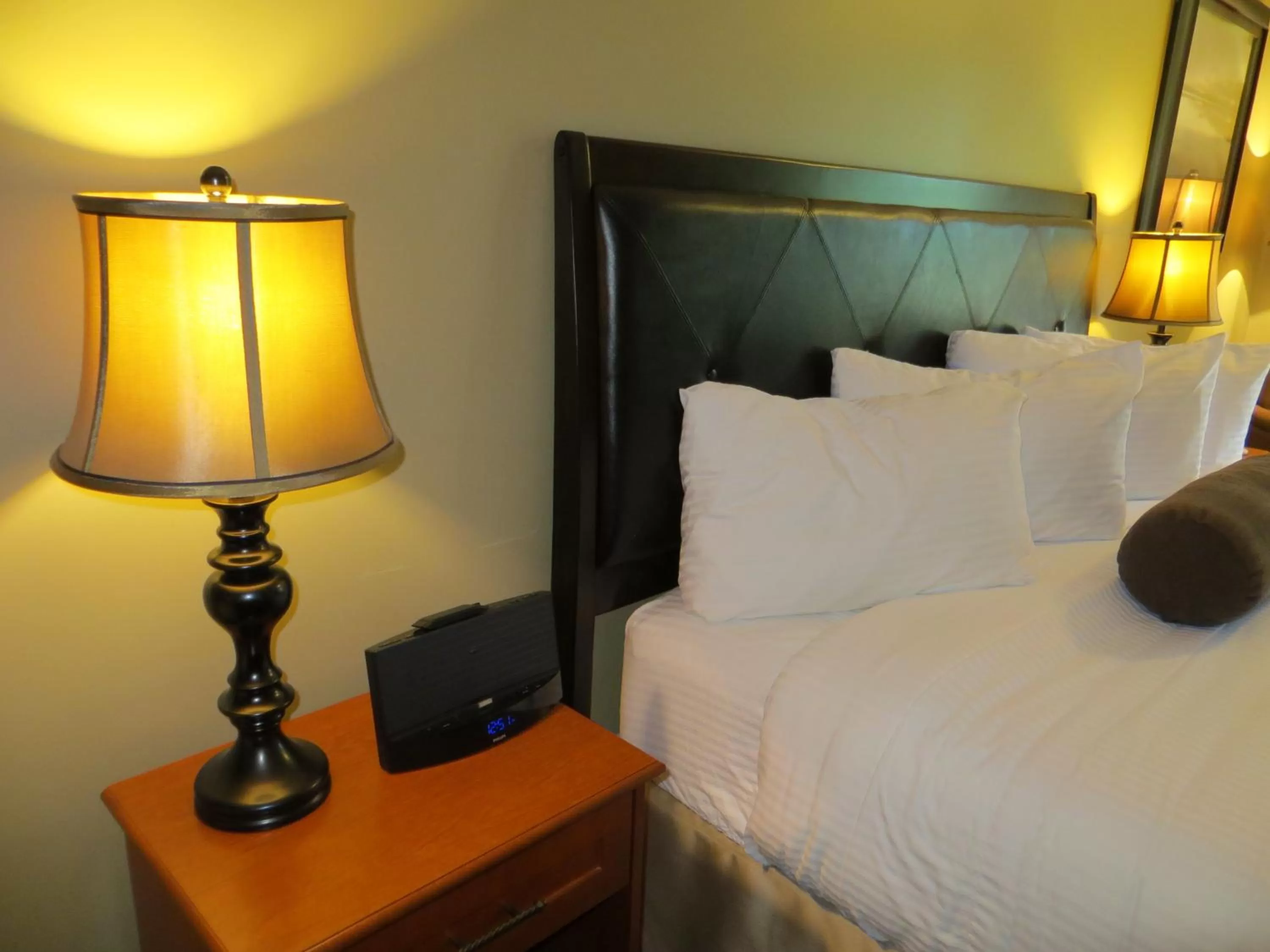 Bedroom, Bed in Village Creek Country Inn