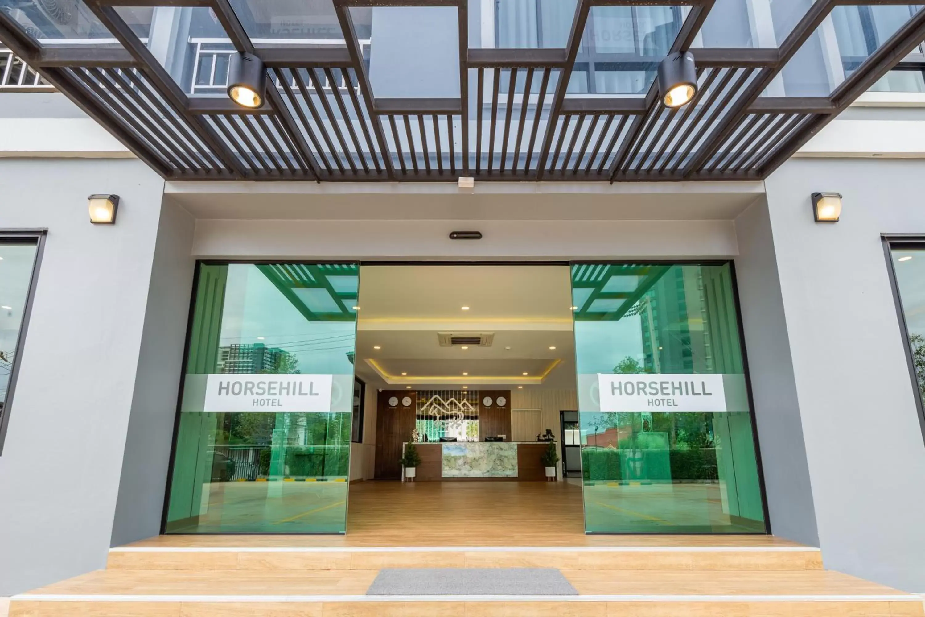 Facade/entrance in Horsehill Hotel Sriracha Facade/entrance in Horsehill Hotel Sriracha