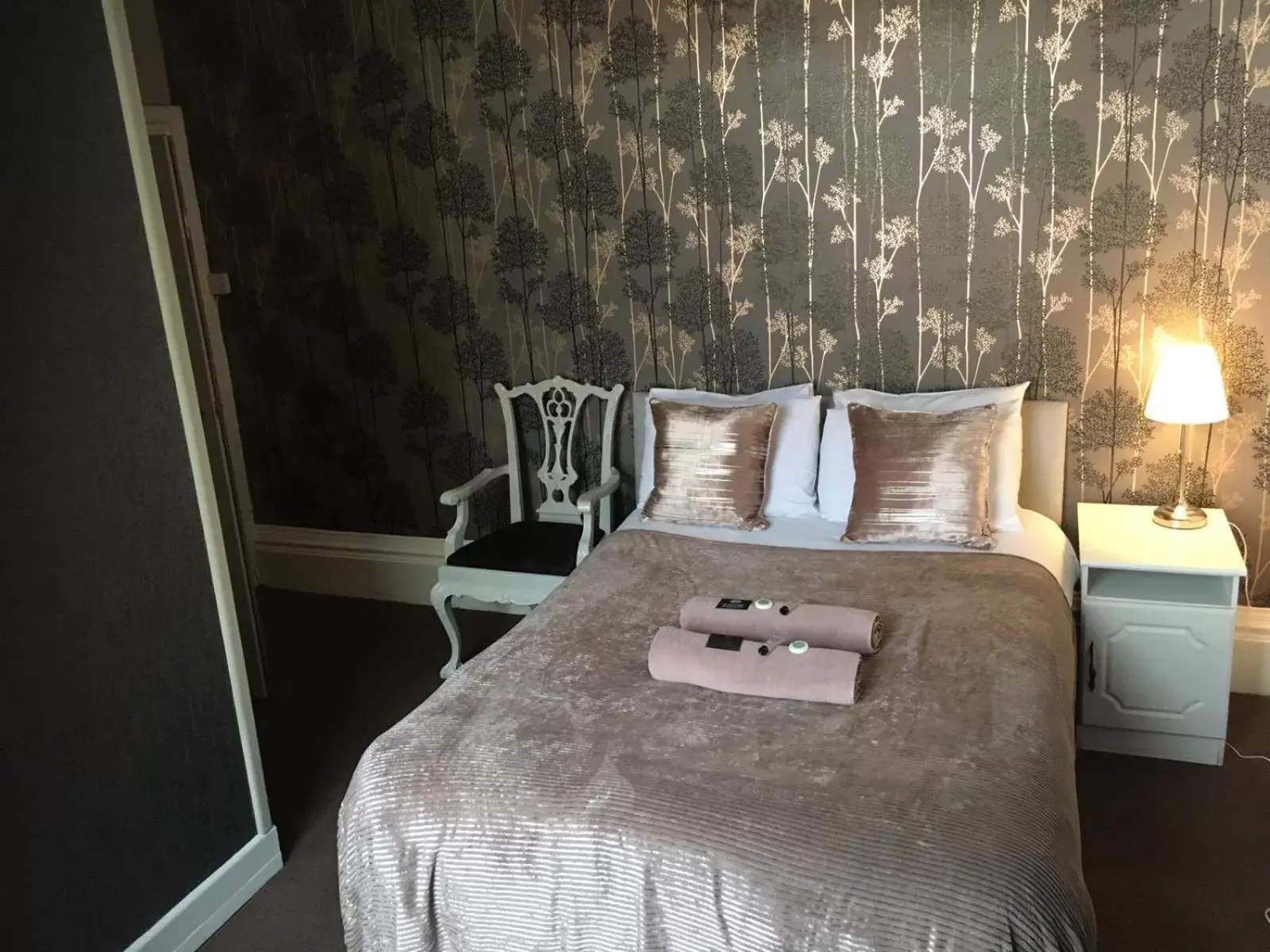 Bed in St Andrews House Hotel