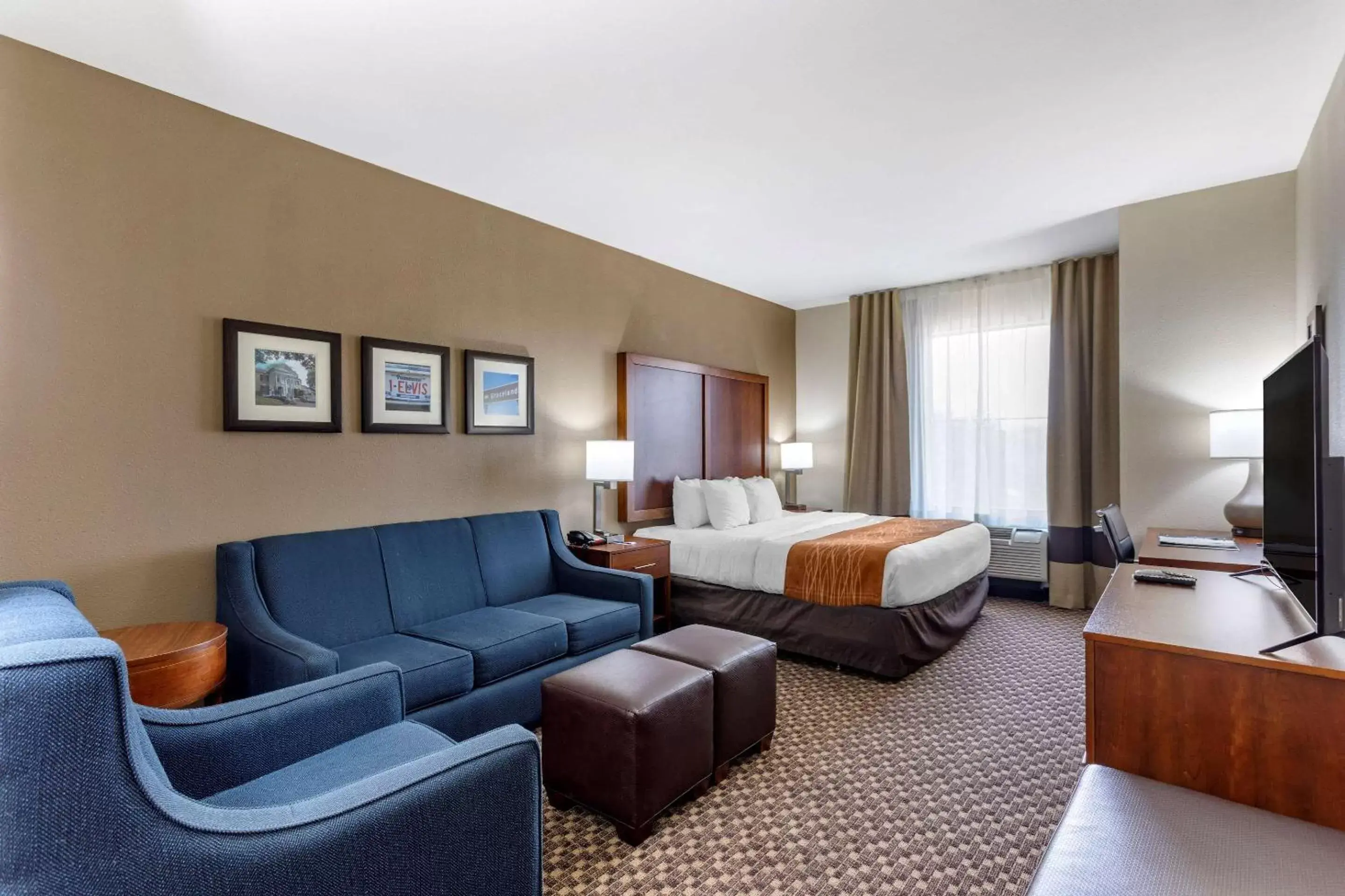 Photo of the whole room, Seating Area in Comfort Inn & Suites Atoka-Millington