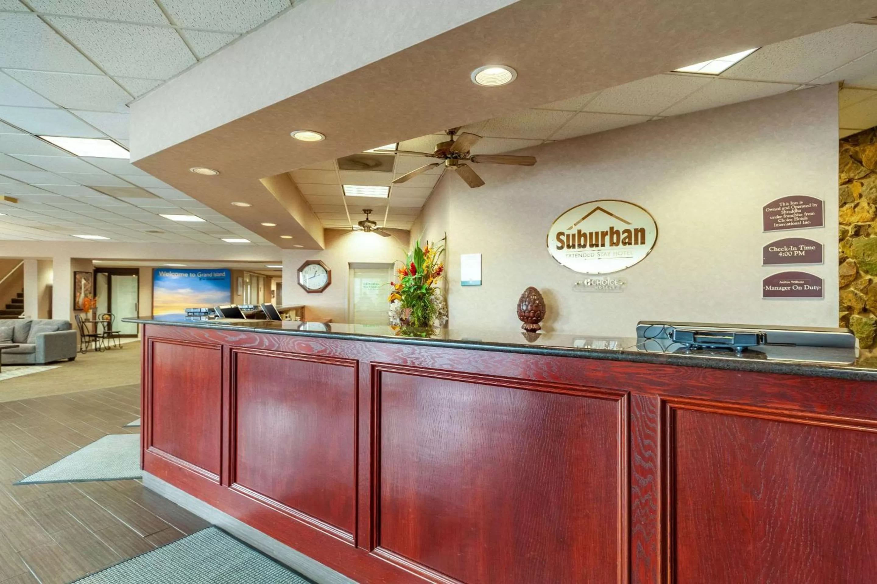 Lobby or reception in Suburban Studios I-80 Grand Island
