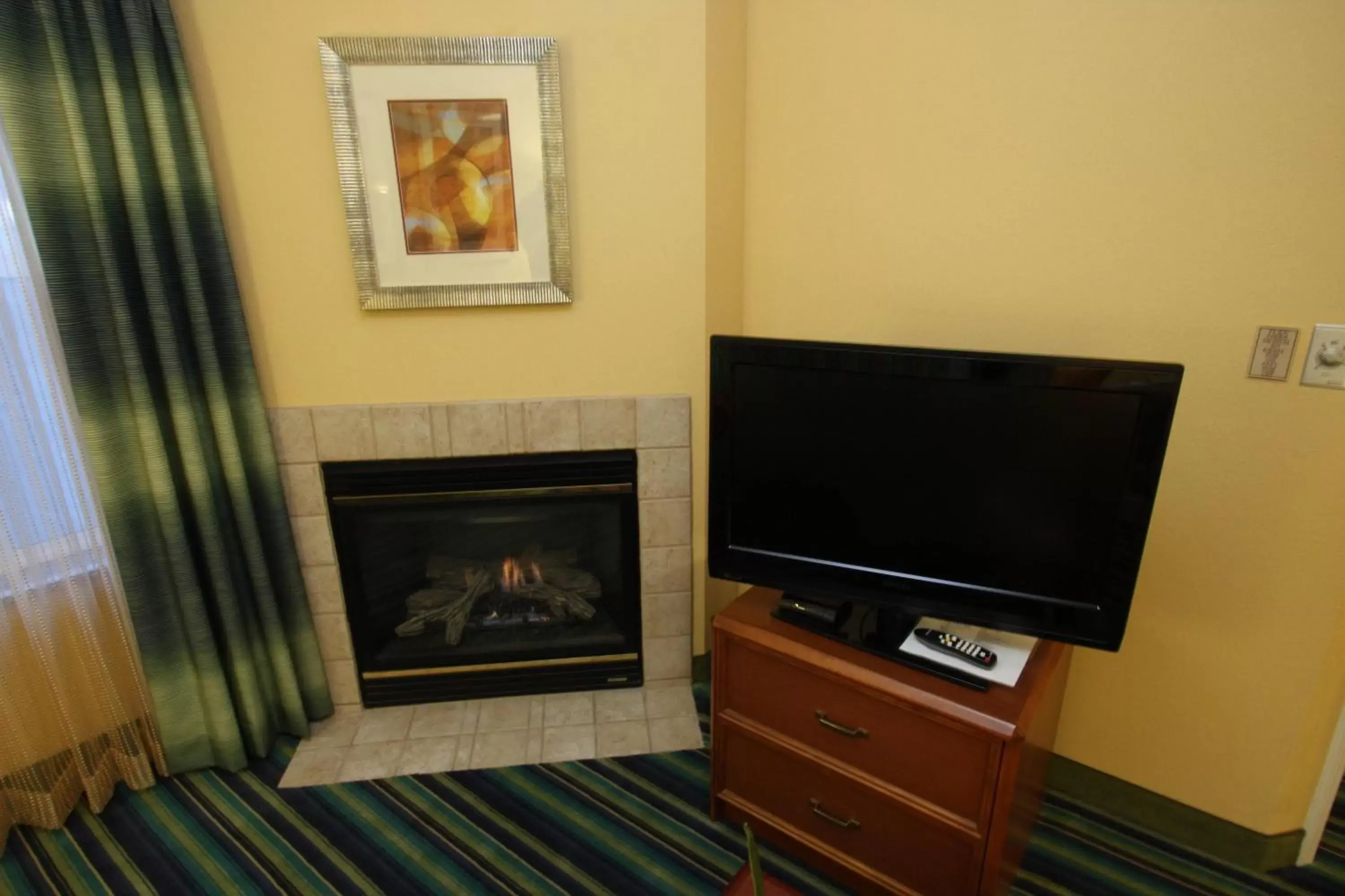 Bedroom, TV/Entertainment Center in Residence Inn Spokane East Valley