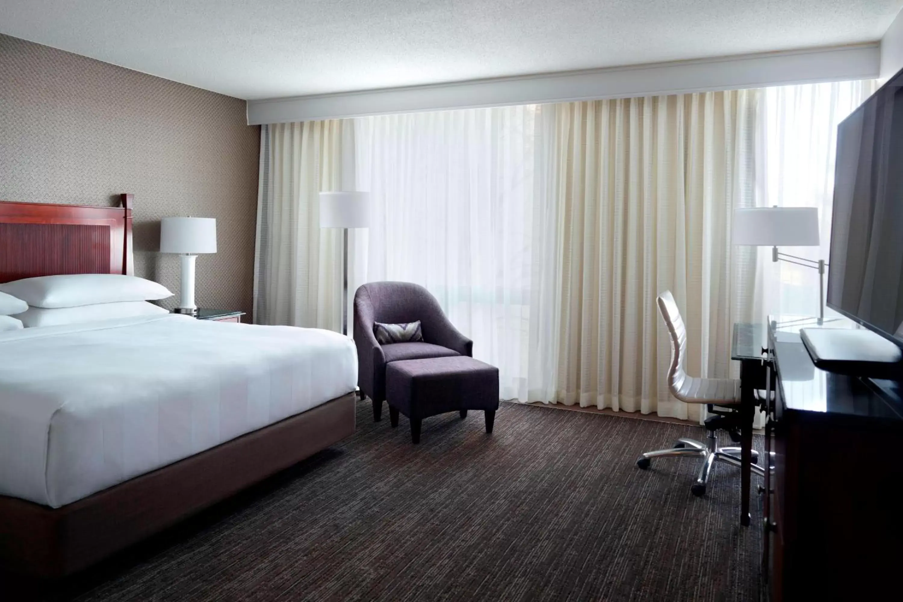 Photo of the whole room in Washington Dulles Airport Marriott