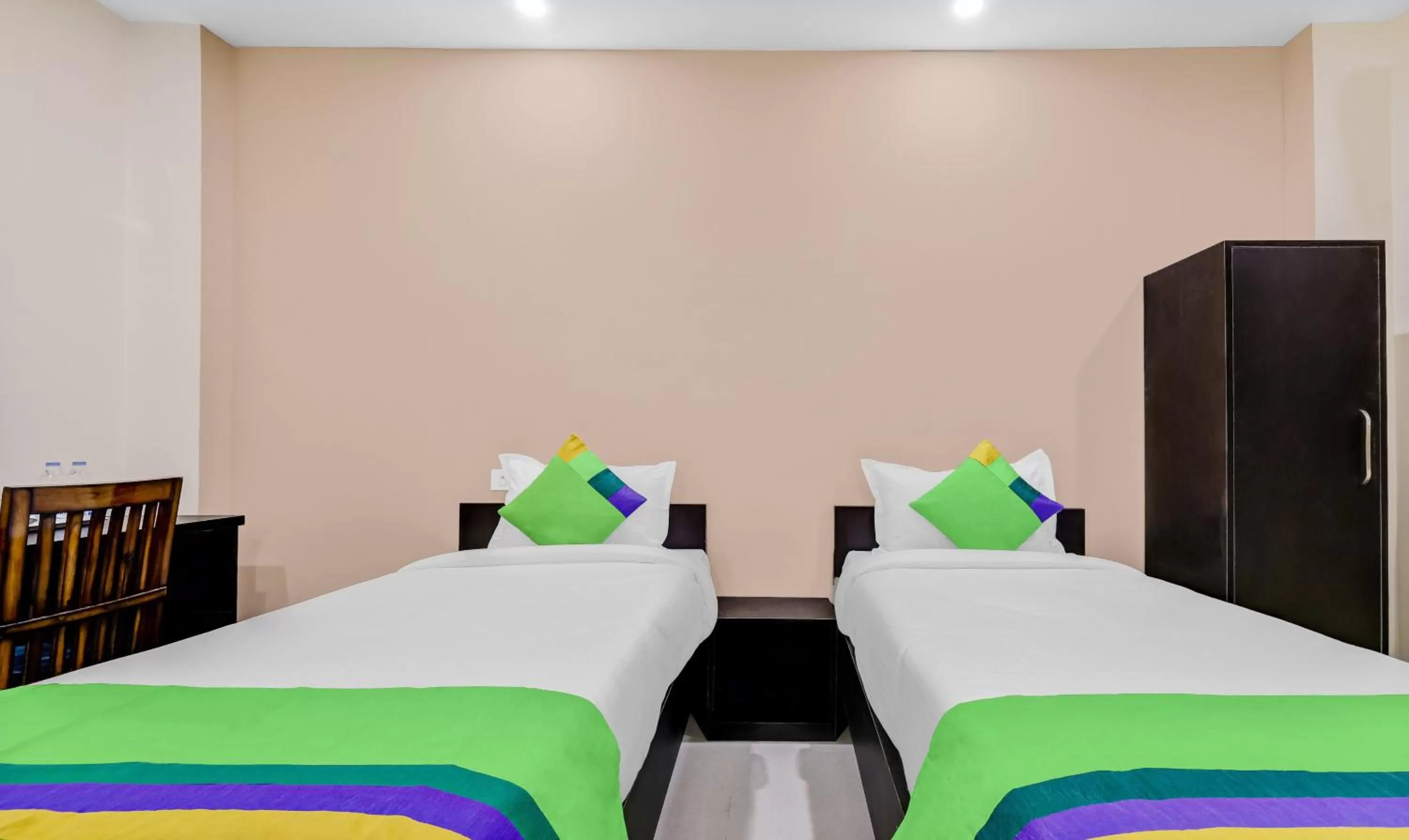 Bedroom, Bed in Treebo Hotel Mobi VIP Airport