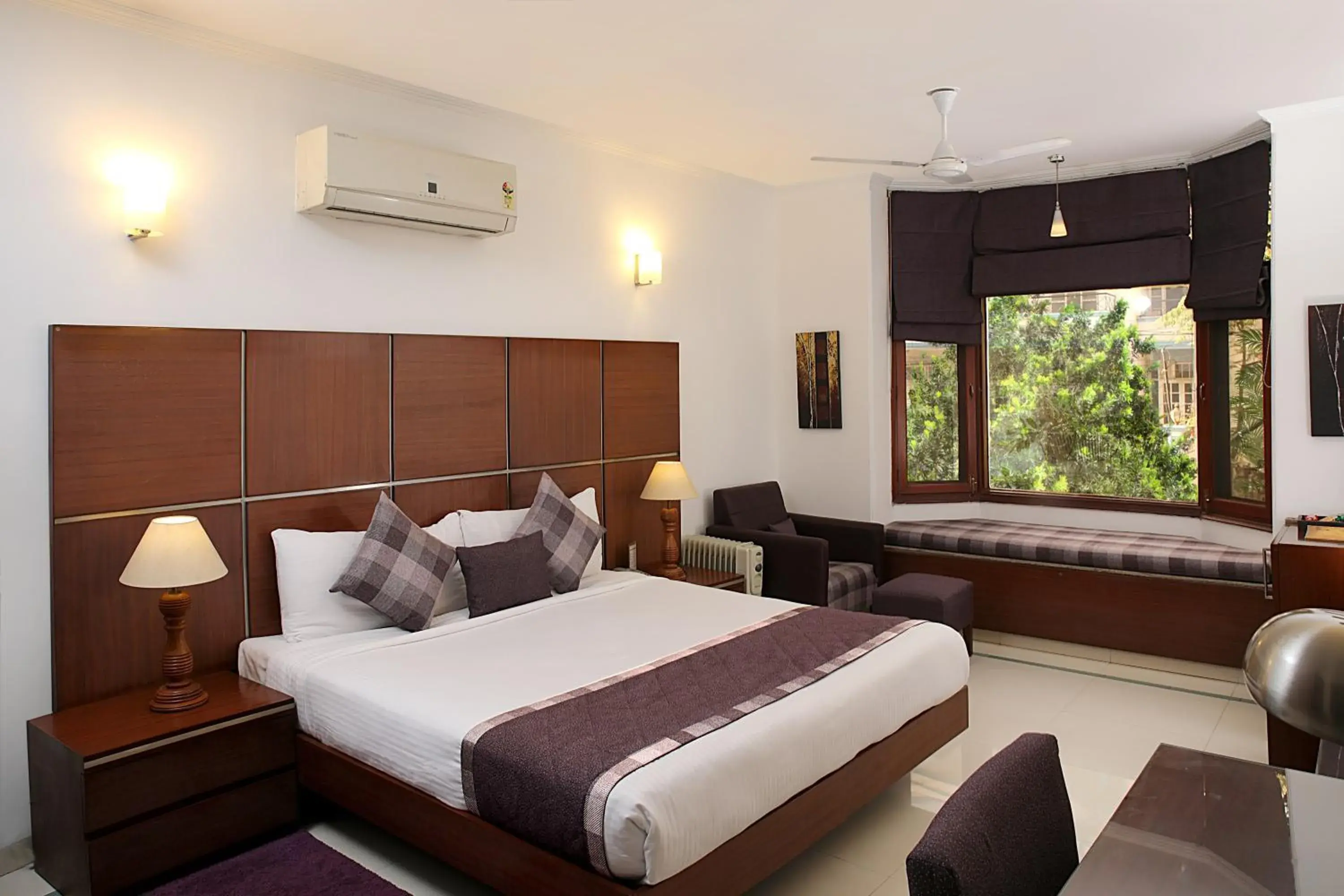 Bedroom, Bed in Ahuja Residency DLF Phase 2